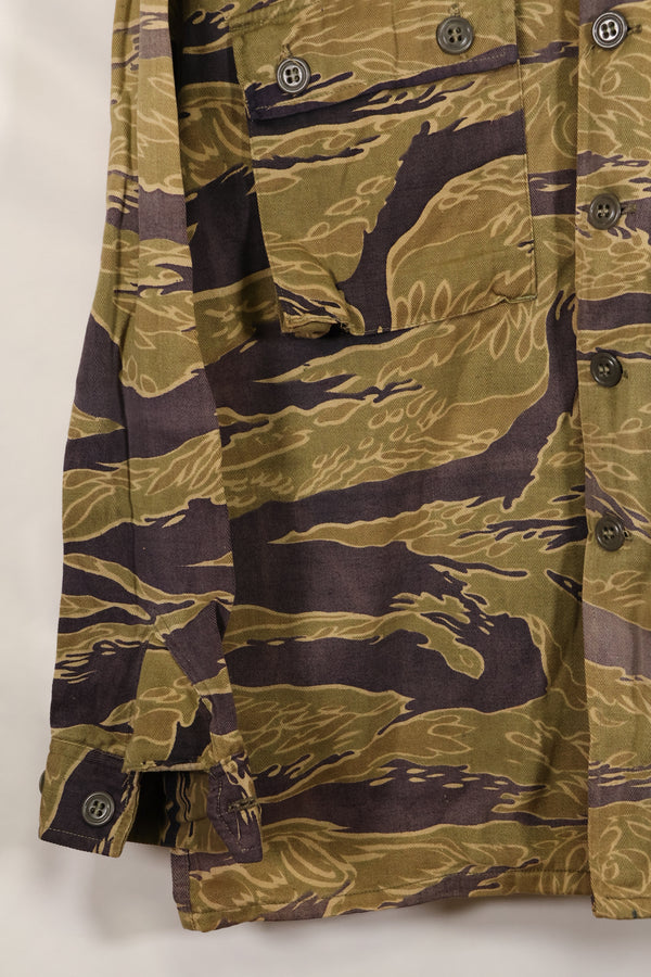 Late 1960s Gold Tiger Stripe Shirt US Cut US-M Faded Used