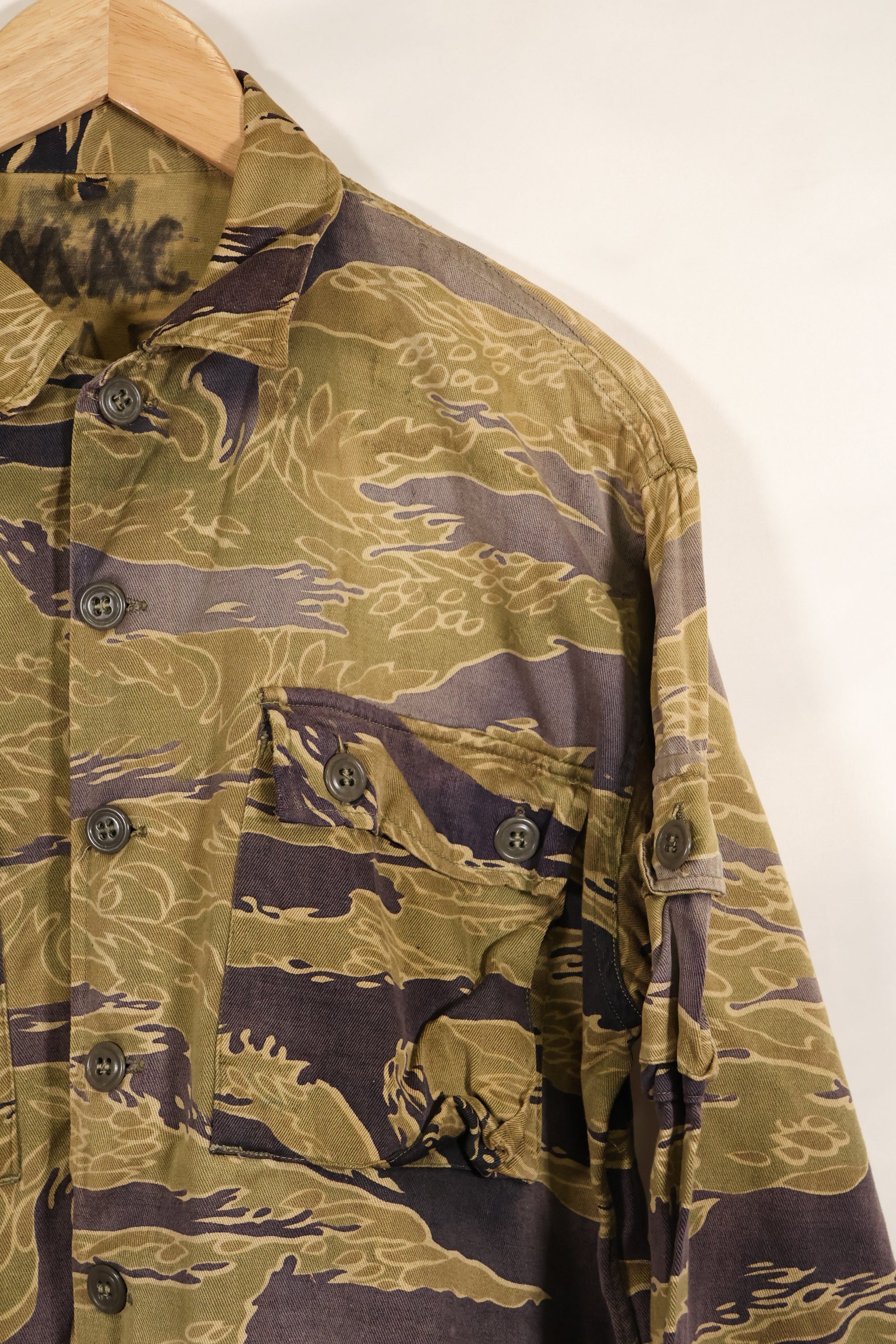 Late 1960s Gold Tiger Stripe Shirt US Cut US-M Faded Used