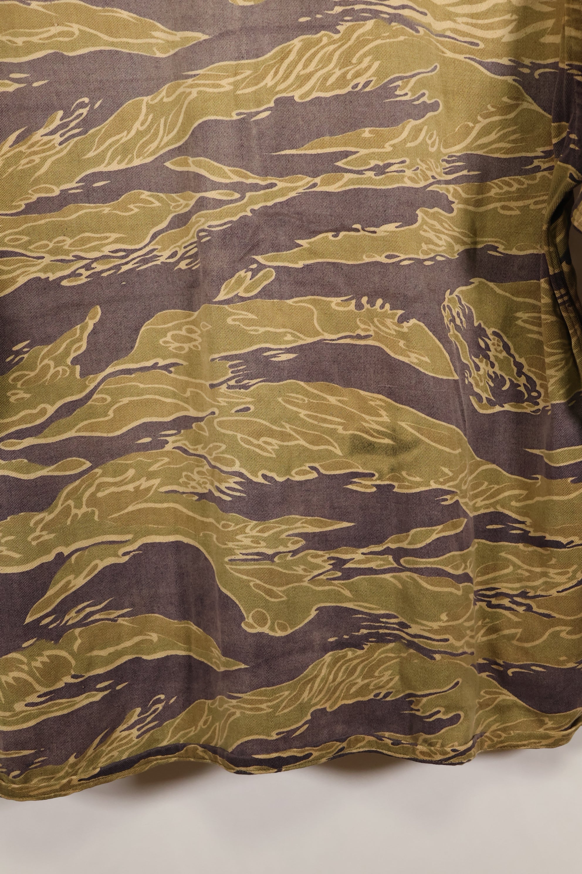 Late 1960s Gold Tiger Stripe Shirt US Cut US-M Faded Used