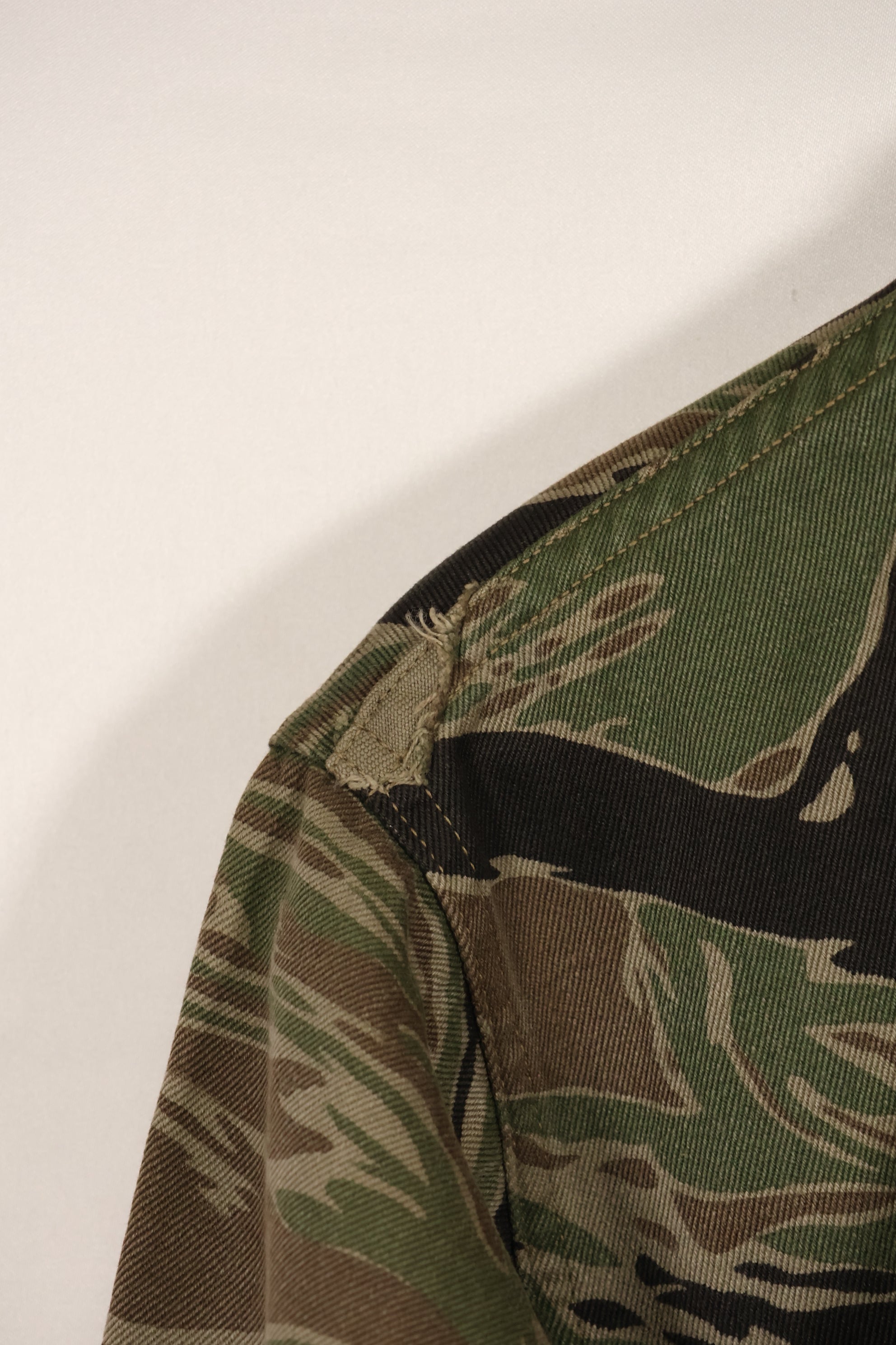 実物　USカット　シルバータイガーストライプ　シャツ　推定US-M　状態良い　背面ステンシルあり