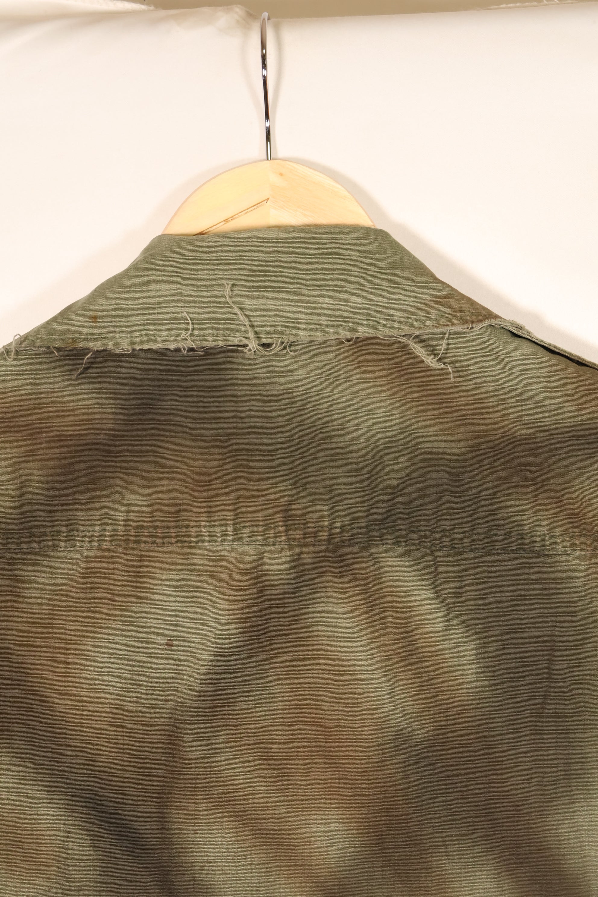 Contract from the late 1960s; Estimated S-R size; Based on an actual jacket; MACV SOG spray-painted jacket; Replica; Manufactured by MILITARIA 1911; Used item