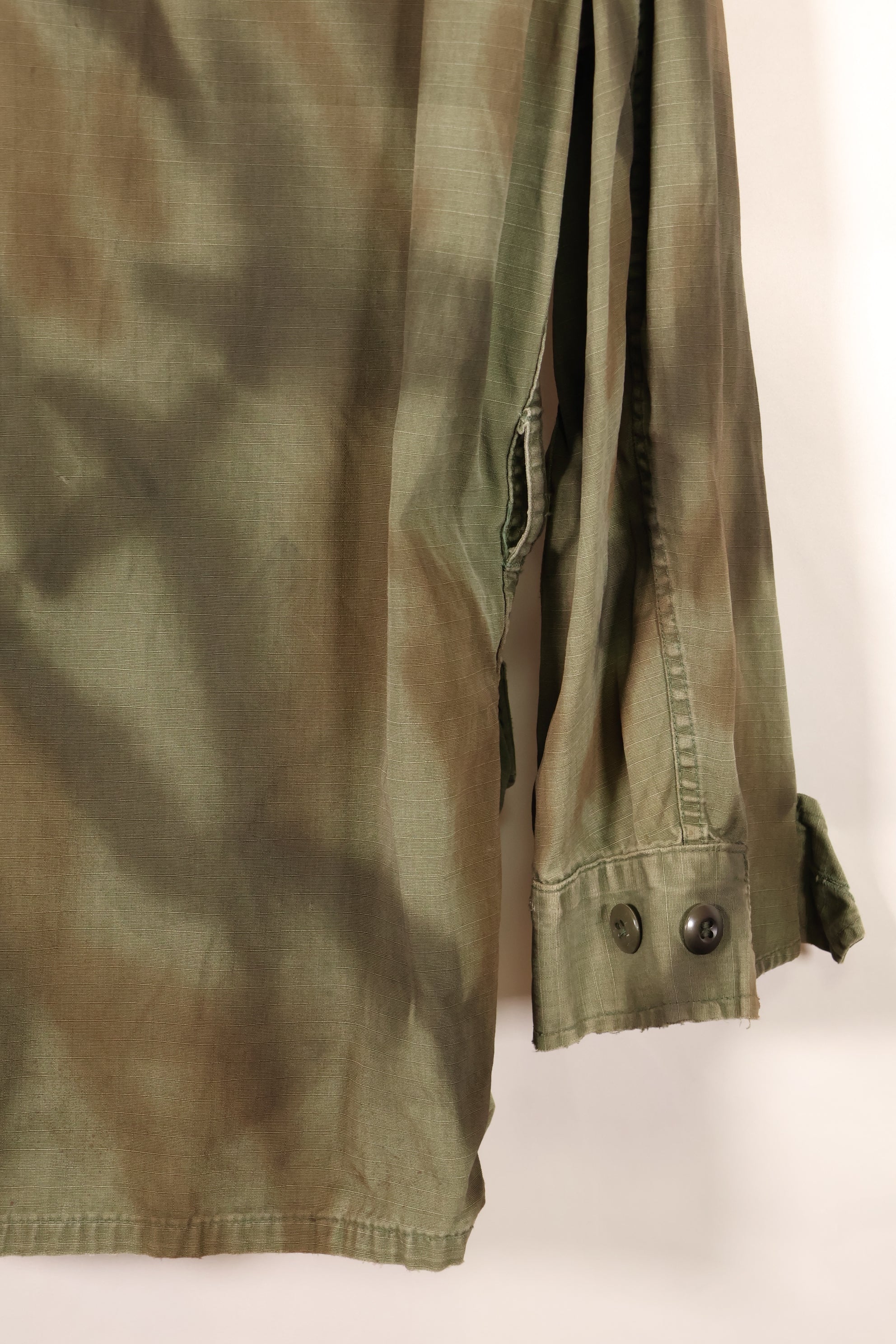 Contract from the late 1960s; Estimated S-R size; Based on an actual jacket; MACV SOG spray-painted jacket; Replica; Manufactured by MILITARIA 1911; Used item
