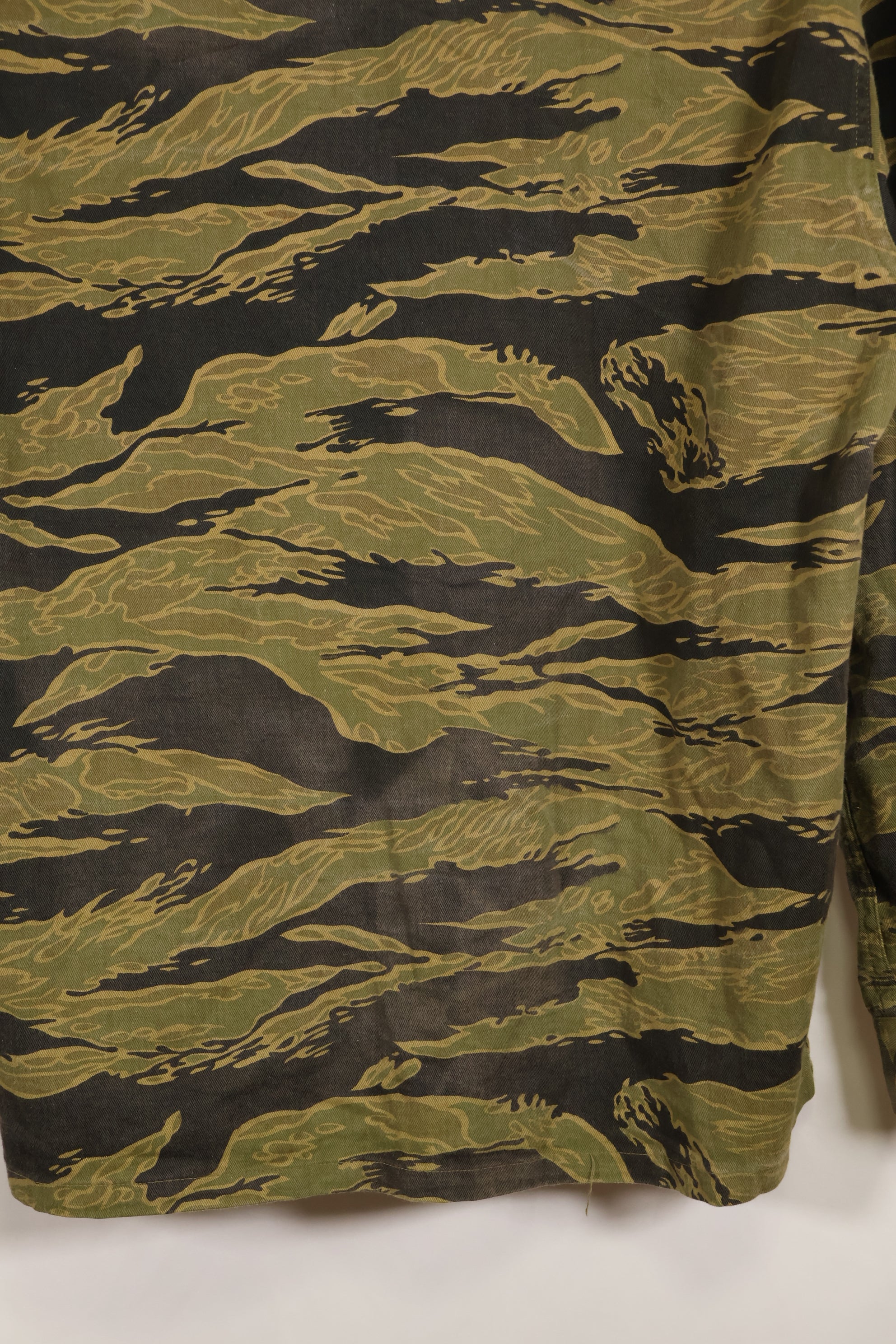 Repro US-M gold tiger stripe US cut shirt made by Osaka MASH, used, faded.