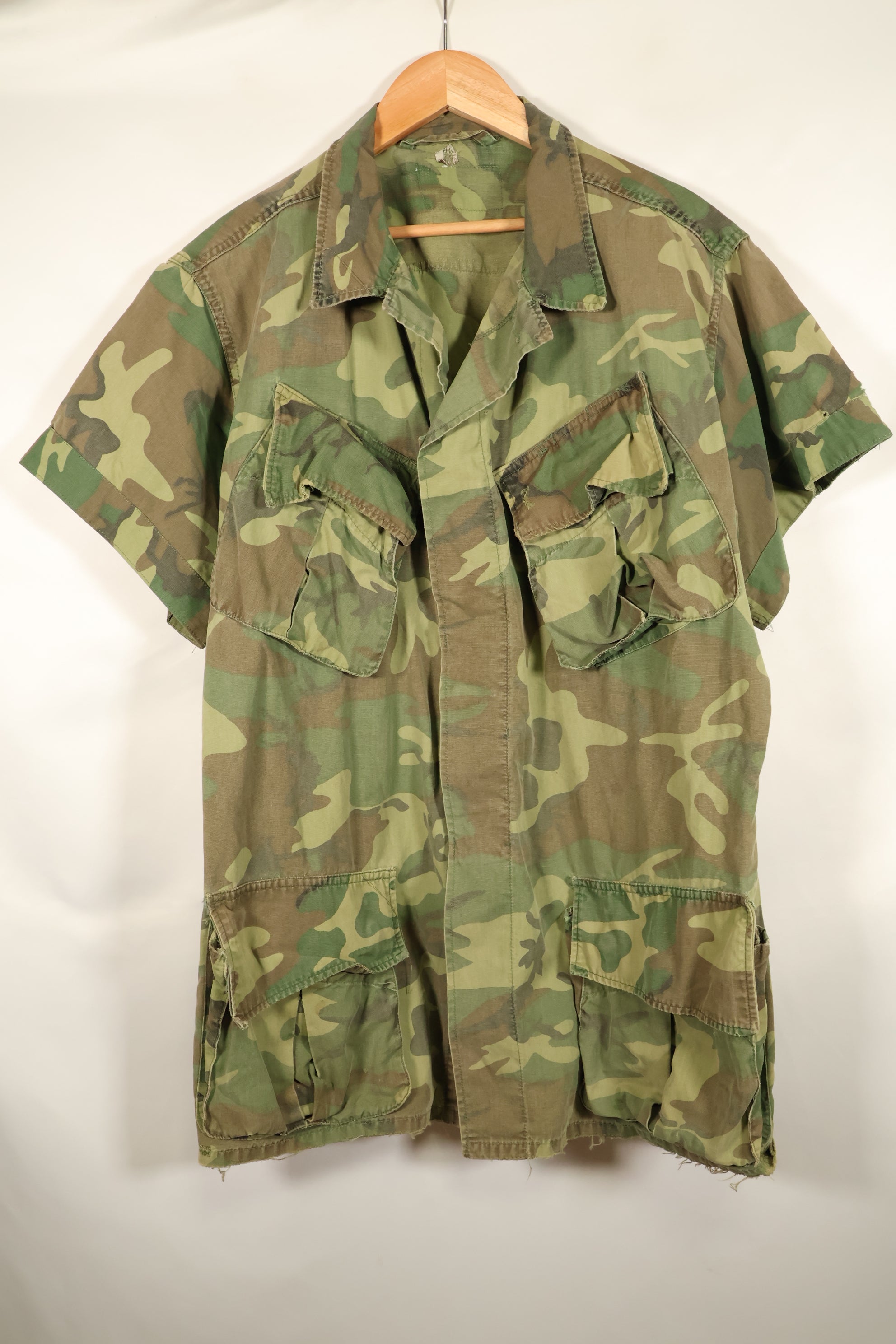 Estimated 1966–67 | Estimated M-R | No label | ERDL camouflage | Early print | Short-sleeve custom fatigue jacket | Used