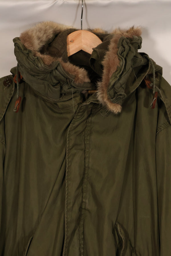 Early 1950s MEDIUM M51 Field Parka with coyote hood, used.