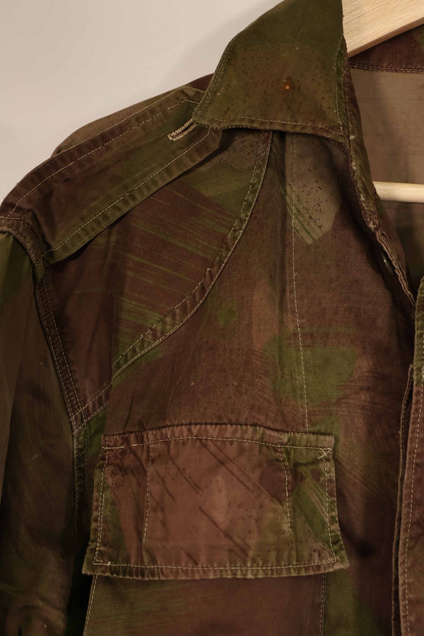 Real 1961 ARVN Windproof camouflage shirt, light fabric, missing buttons, rare.