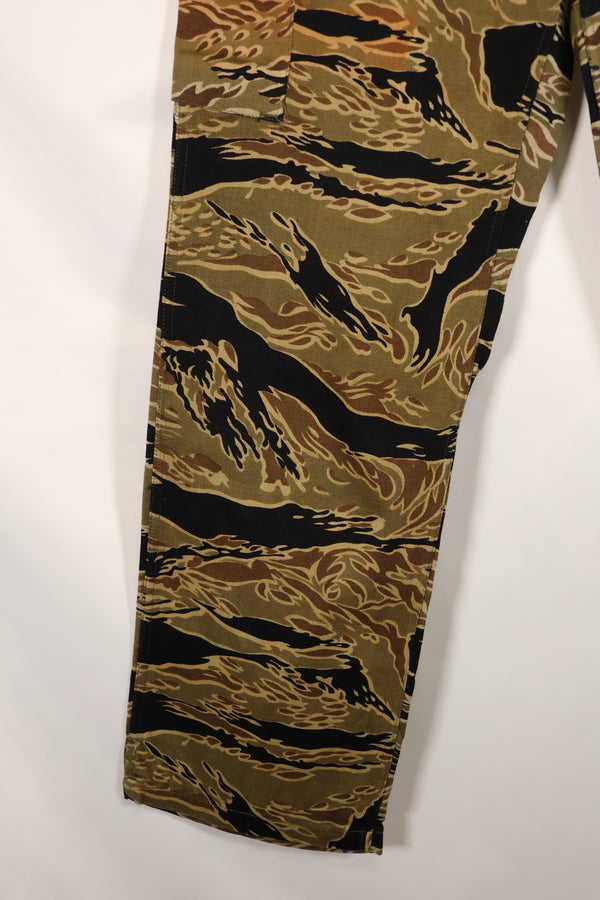 20 世纪 60 年代中期早期金色虎纹裤，S-R 码，美国剪裁，状况良好，二手。