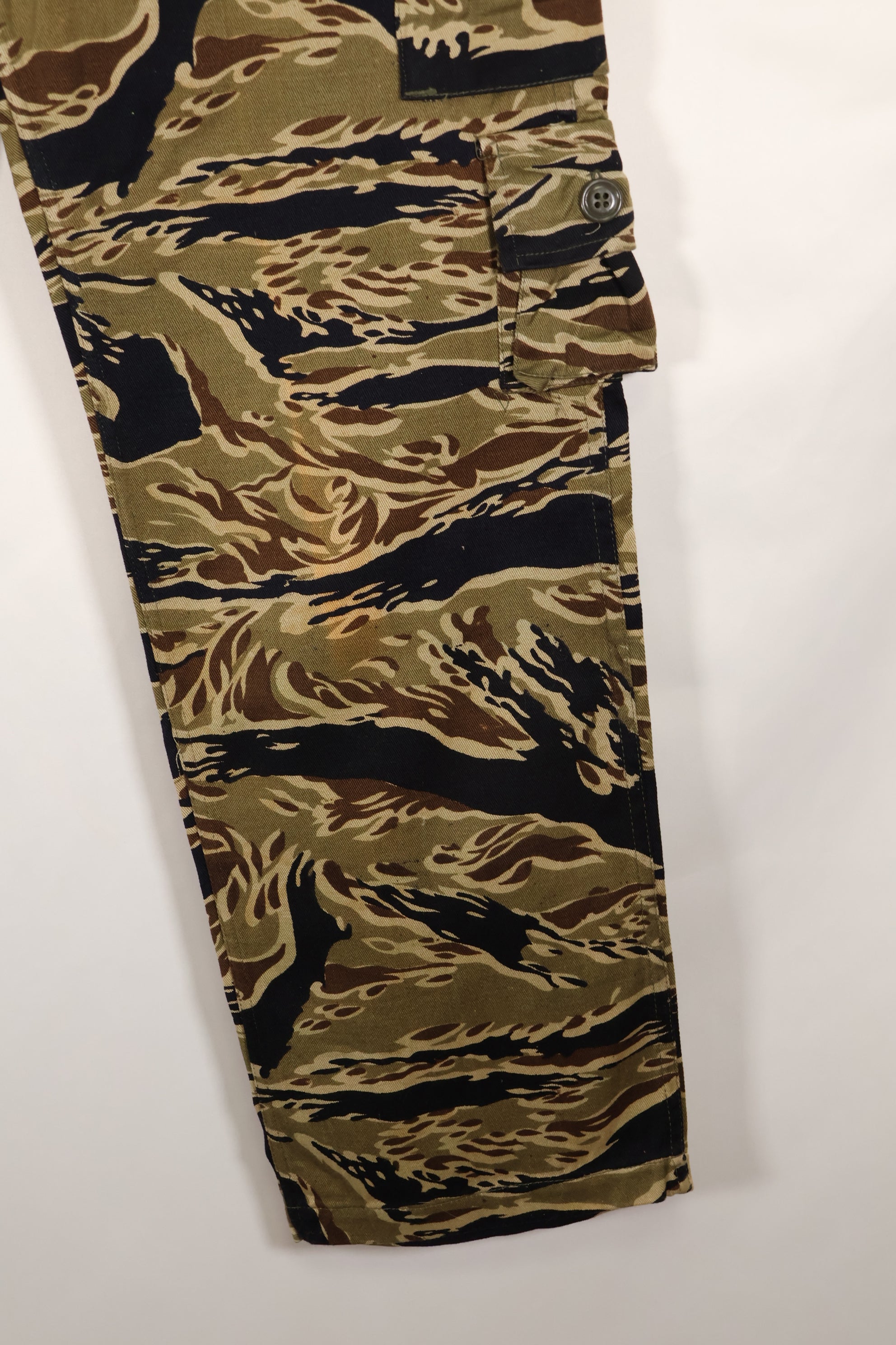 20 世纪 60 年代中期早期金色虎纹裤，S-R 码，美国剪裁，状况良好，二手。