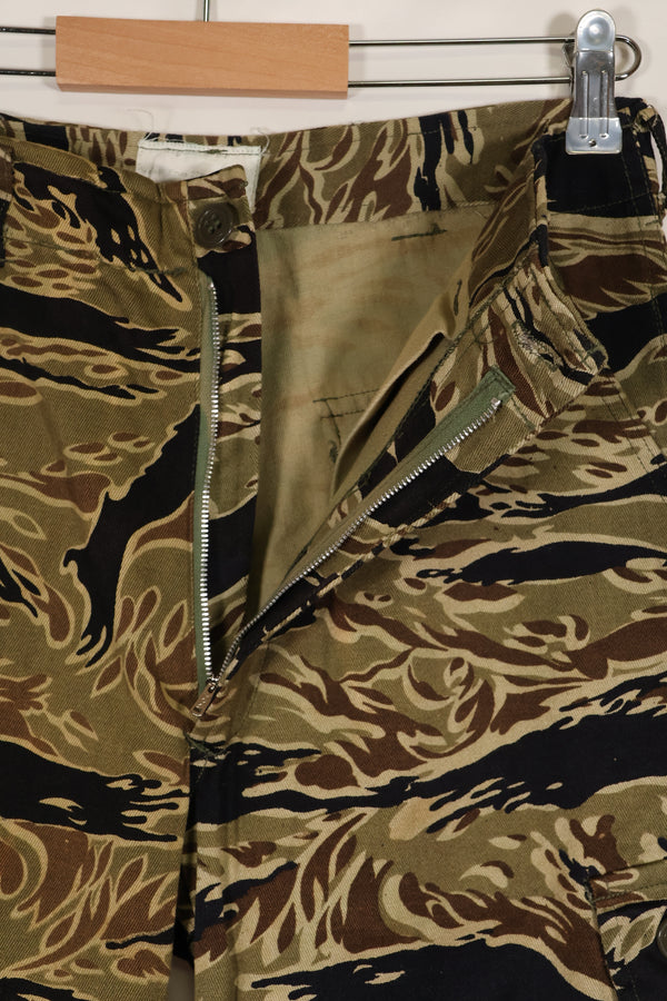 20 世纪 60 年代中期早期金色虎纹裤，S-R 码，美国剪裁，状况良好，二手。