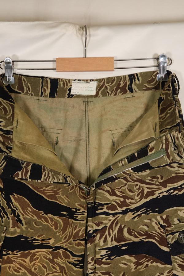 20 世纪 60 年代中期早期金色虎纹裤，S-R 码，美国剪裁，状况良好，二手。