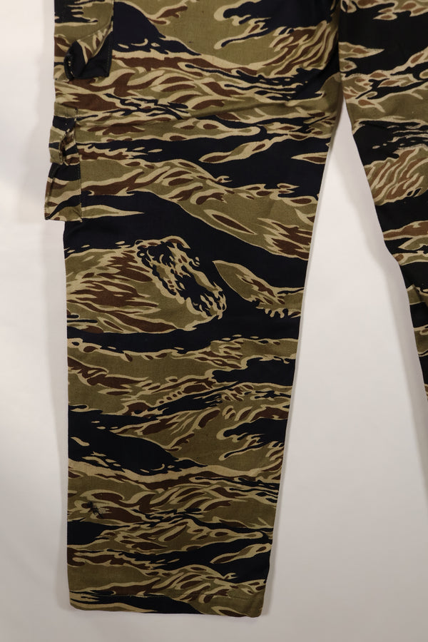 20 世纪 60 年代中期早期金色虎纹裤，S-R 码，美国剪裁，状况良好，二手。