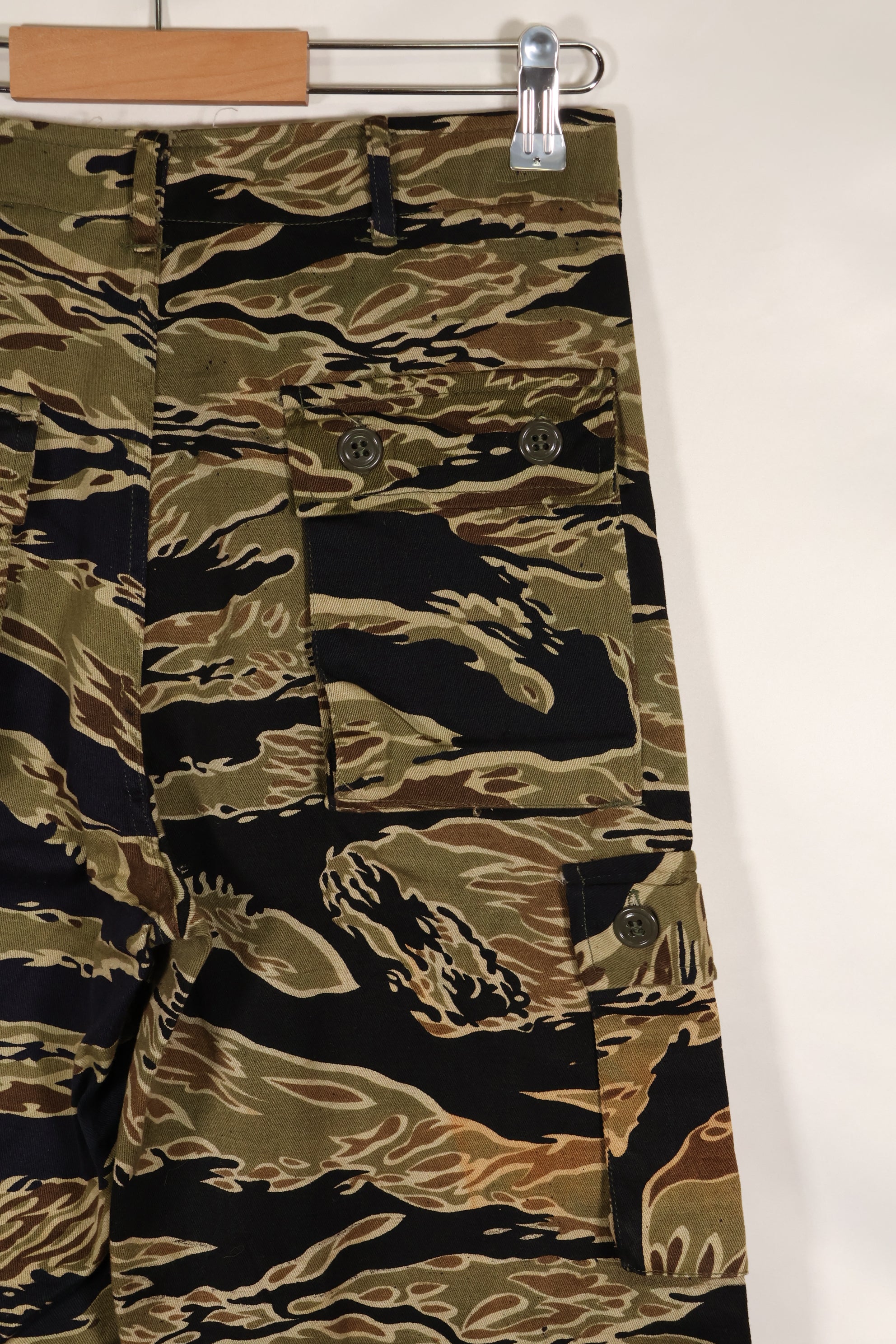 20 世纪 60 年代中期早期金色虎纹裤，S-R 码，美国剪裁，状况良好，二手。