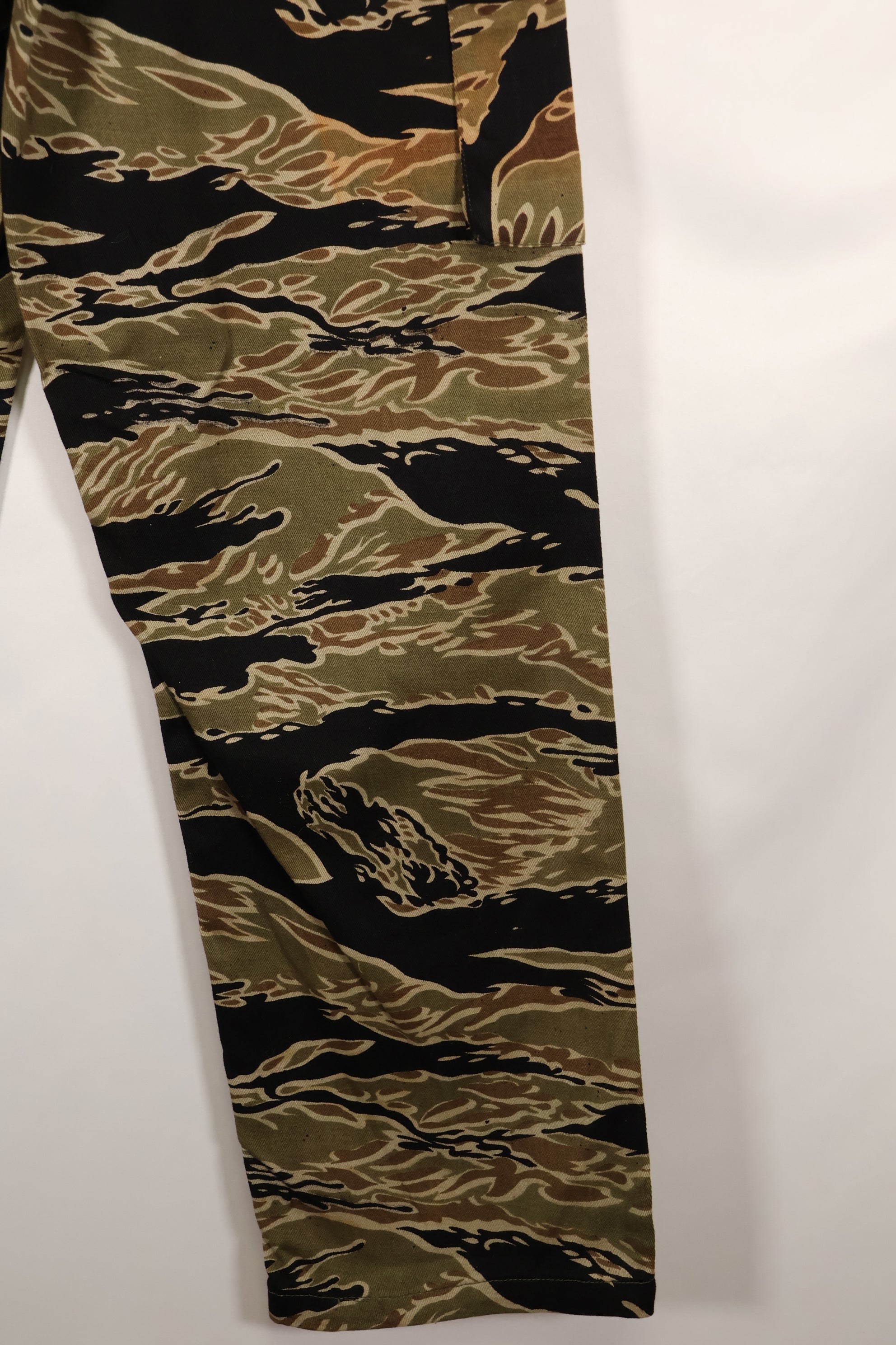 20 世纪 60 年代中期早期金色虎纹裤，S-R 码，美国剪裁，状况良好，二手。