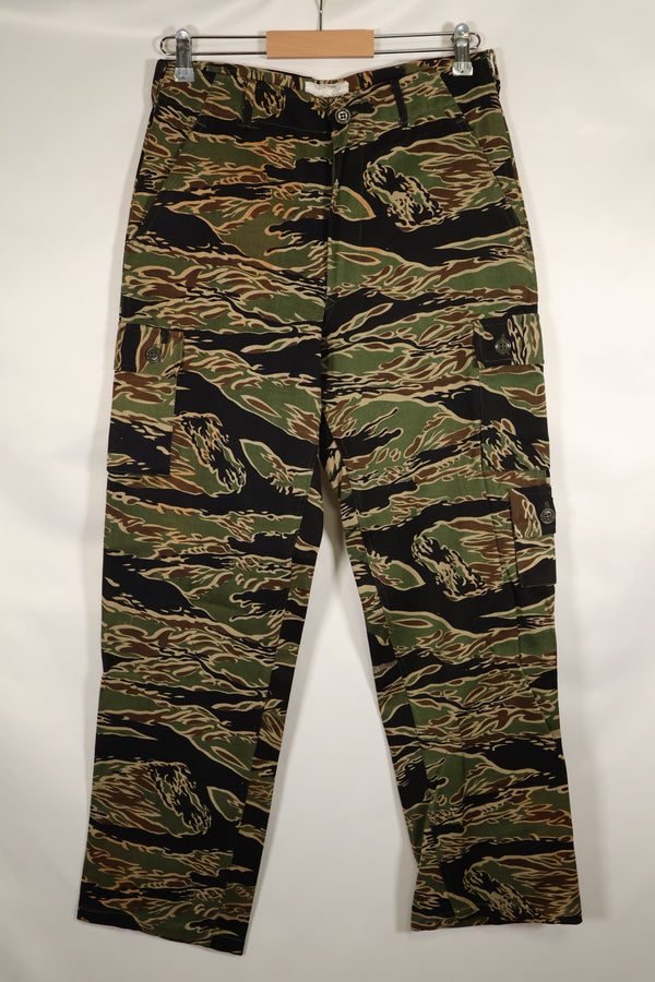 20 世纪 60 年代中期的早期金色虎纹长裤，S-R 码，美国剪裁。