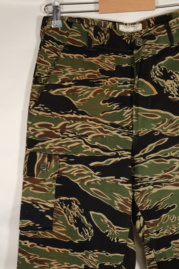 20 世纪 60 年代中期的早期金色虎纹长裤，S-R 码，美国剪裁。