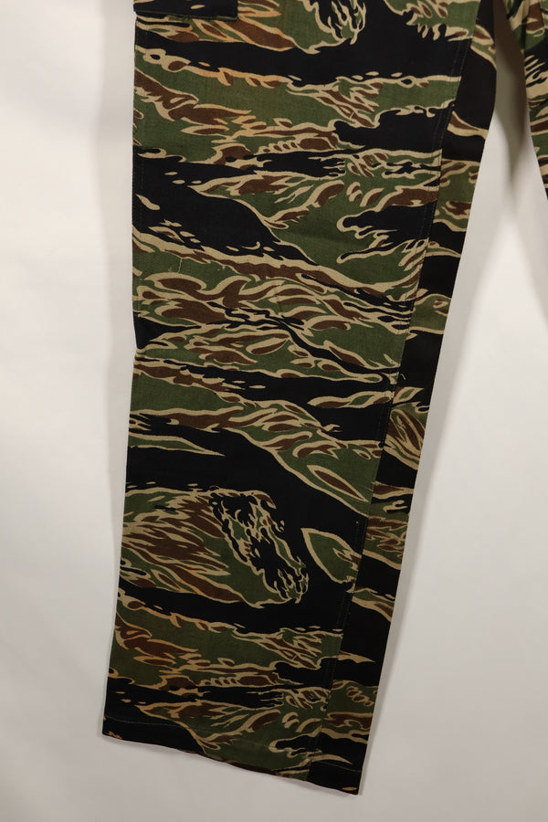 20 世纪 60 年代中期的早期金色虎纹长裤，S-R 码，美国剪裁。