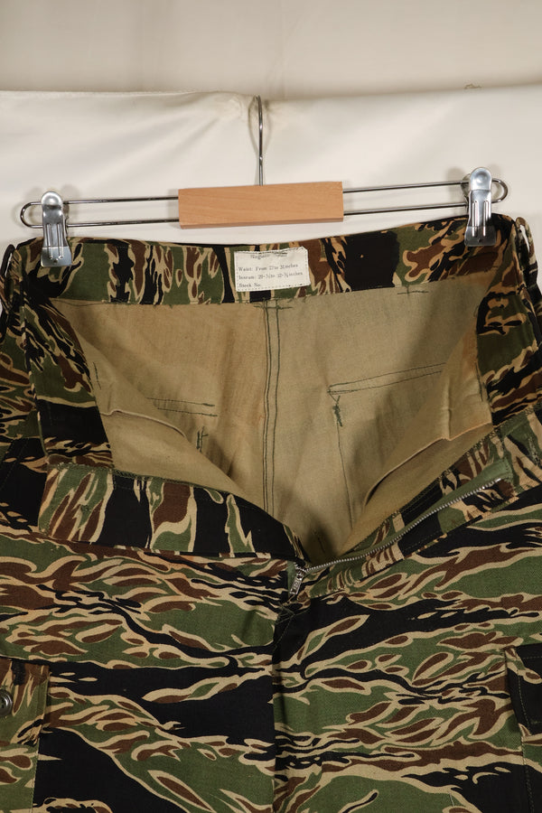 20 世纪 60 年代中期的早期金色虎纹长裤，S-R 码，美国剪裁。