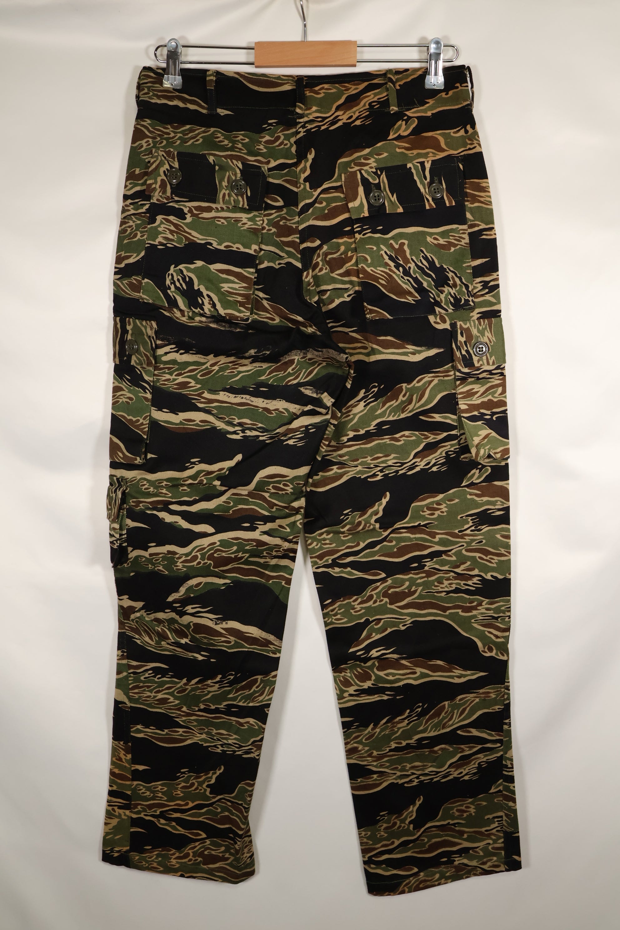 20 世纪 60 年代中期的早期金色虎纹长裤，S-R 码，美国剪裁。