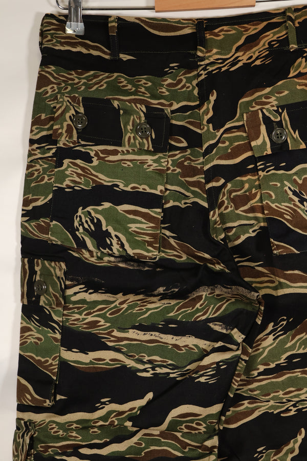 20 世纪 60 年代中期的早期金色虎纹长裤，S-R 码，美国剪裁。