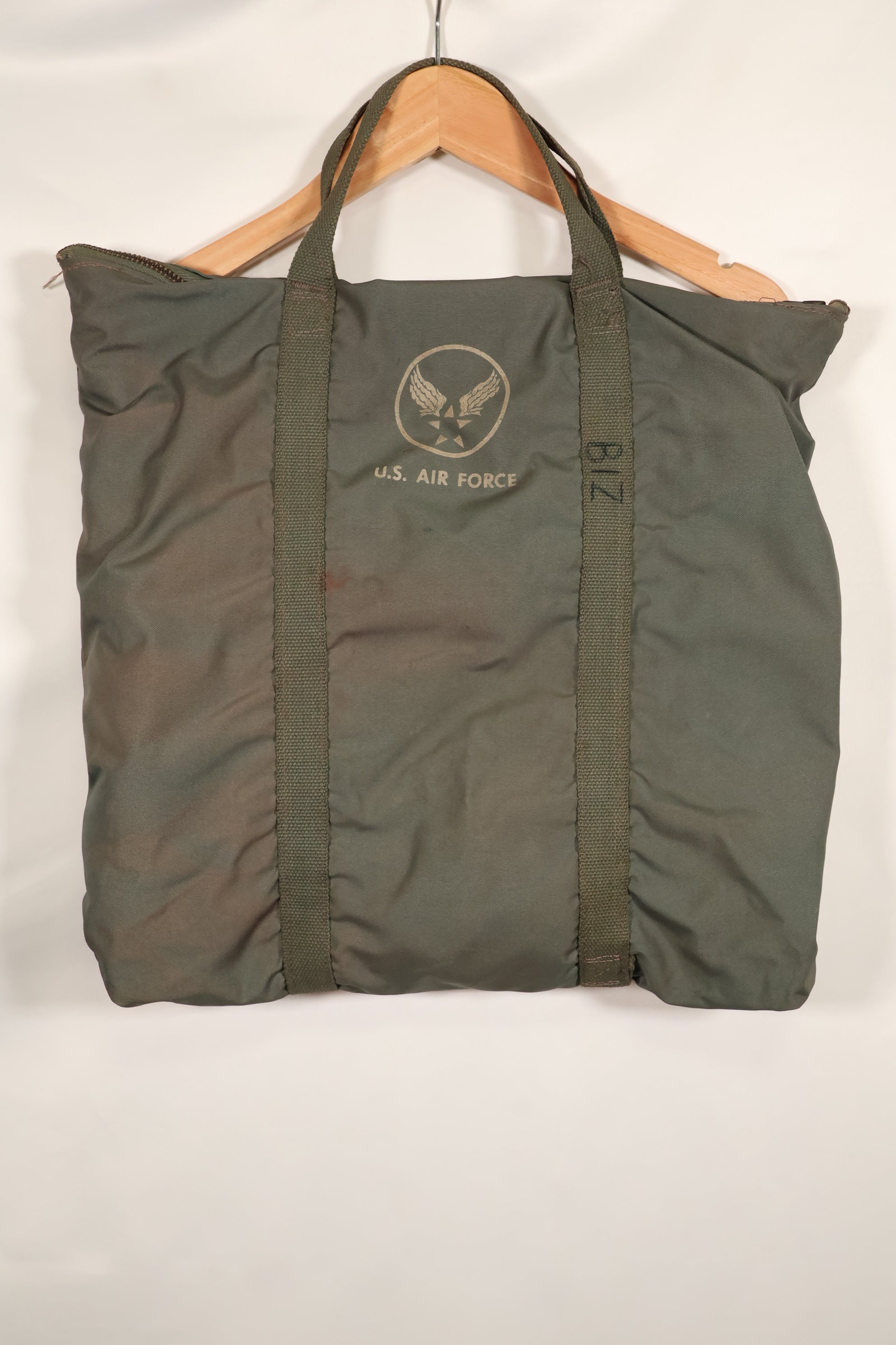 20世纪50年代美国空军早期型号头盔包，拉链完好，品相极佳，二手