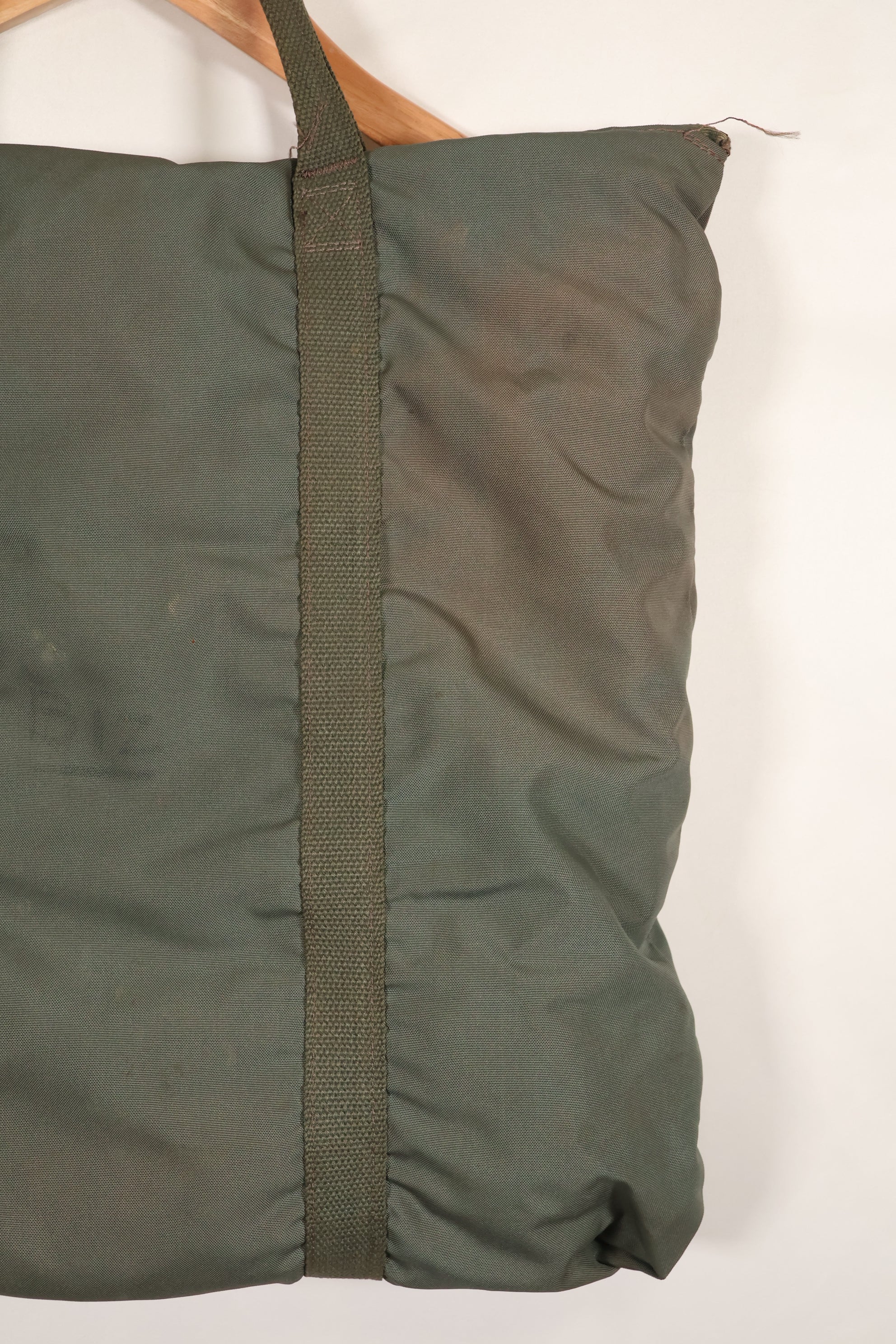 20世纪50年代美国空军早期型号头盔包，拉链完好，品相极佳，二手