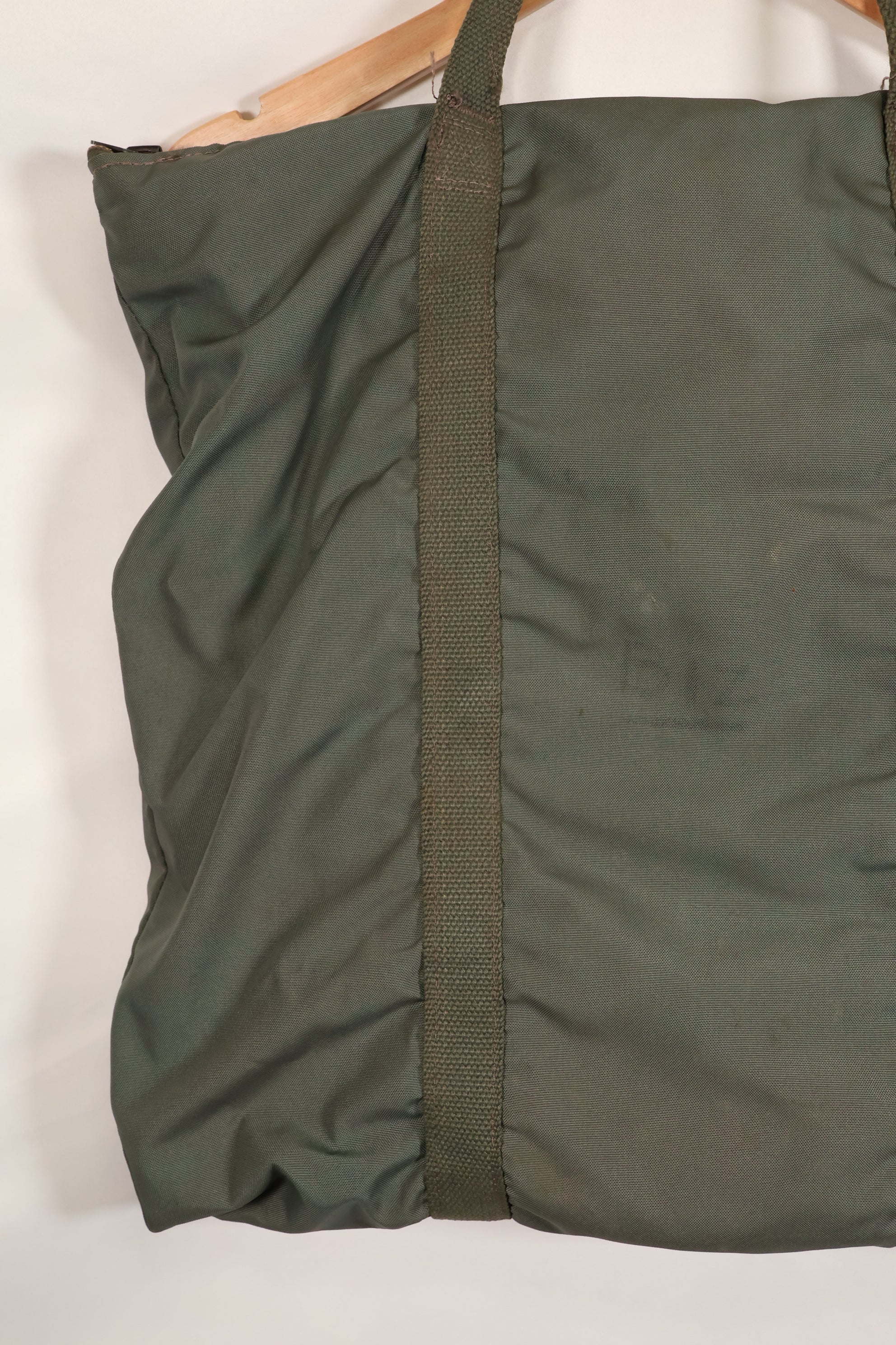 20世纪50年代美国空军早期型号头盔包，拉链完好，品相极佳，二手