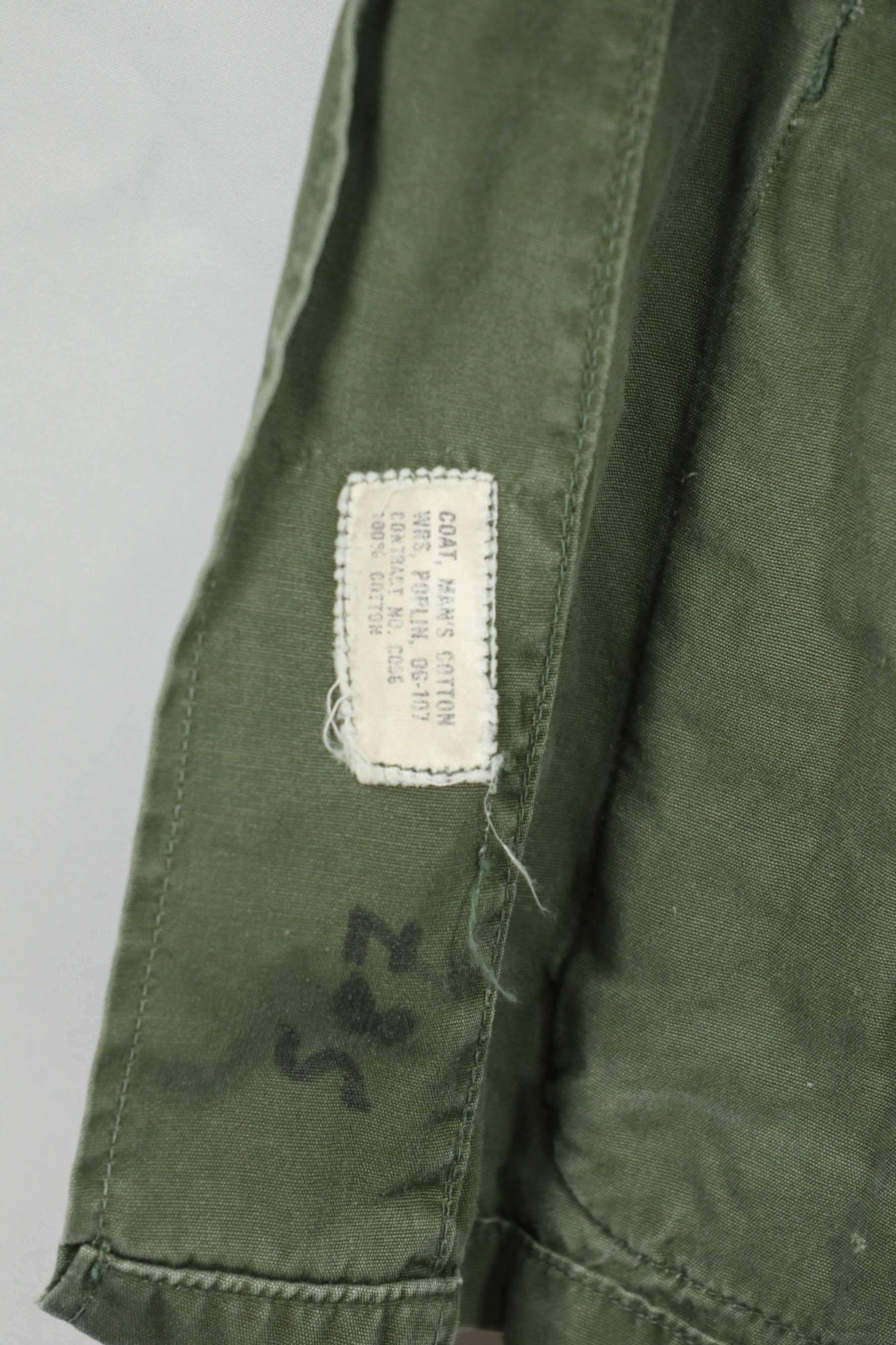 Real 2nd Model Jungle Fatigue Jacket REGULAR -SMALL Stains and scratches, used.