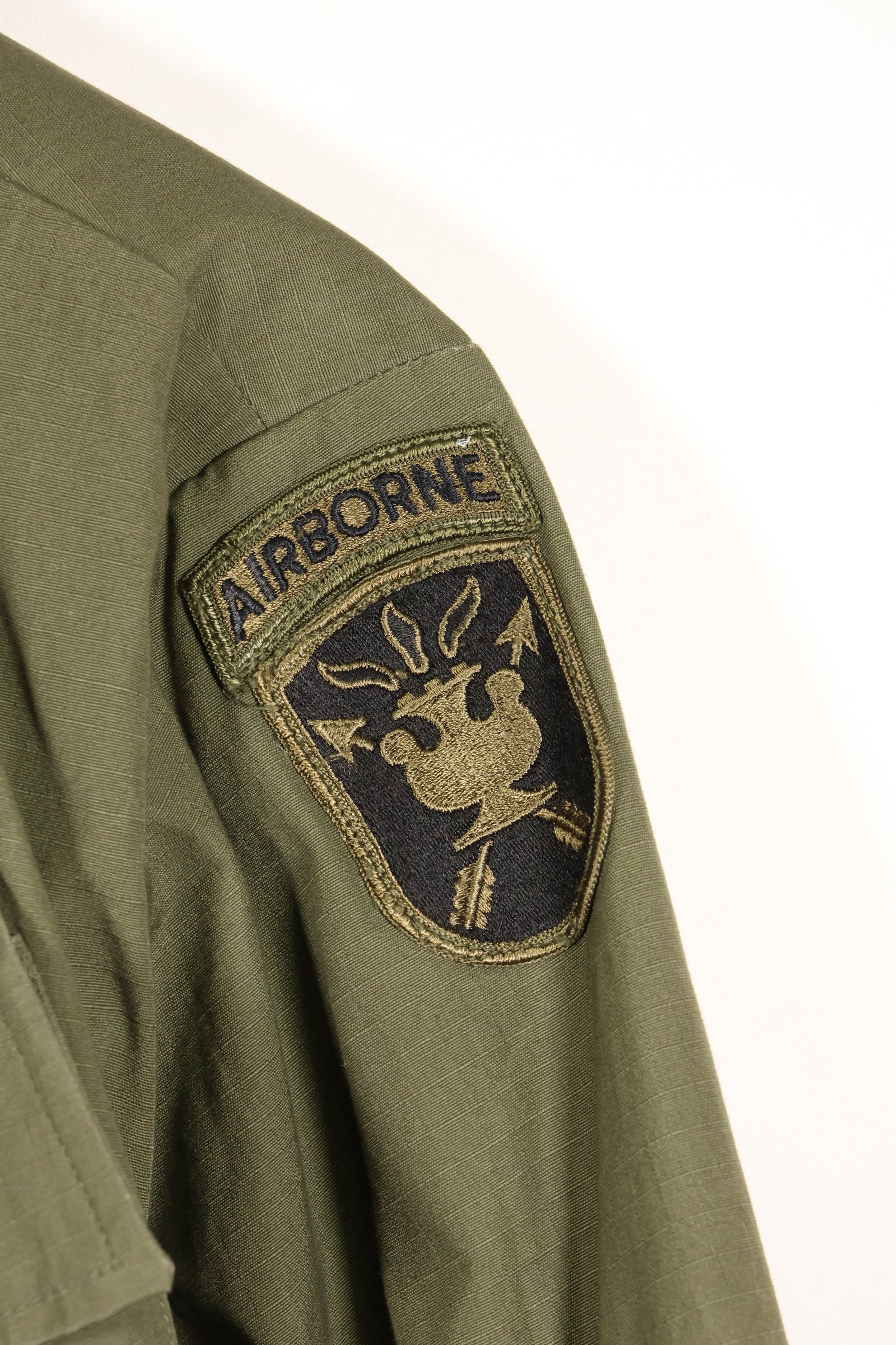 1968 年 S-R 第四版丛林疲劳夹克肯尼迪中心，几乎未使用。