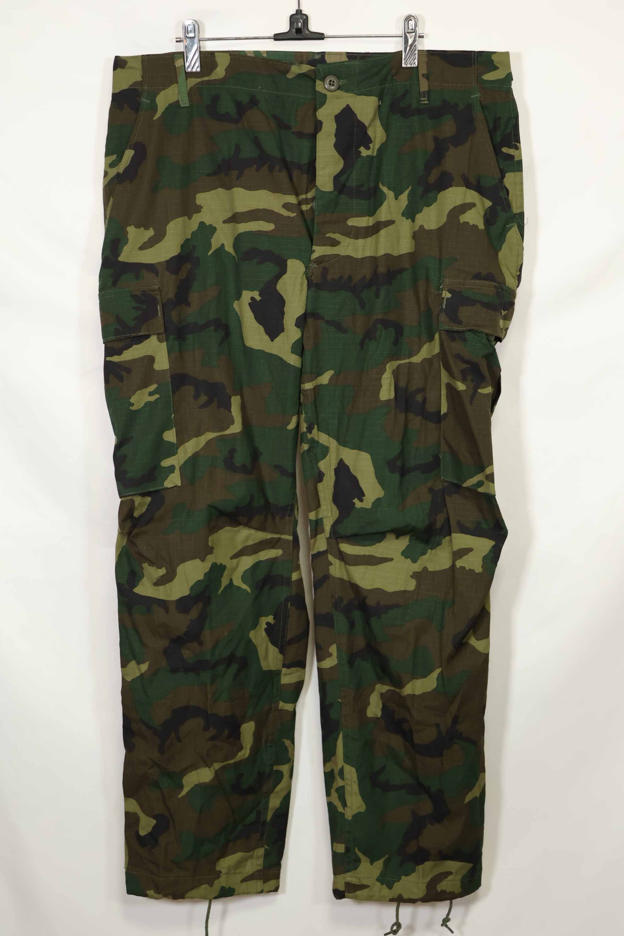 1981 Contract Deadstock U.S. Army ERDL LC Leaf Jungle Fatigue Pants L-S