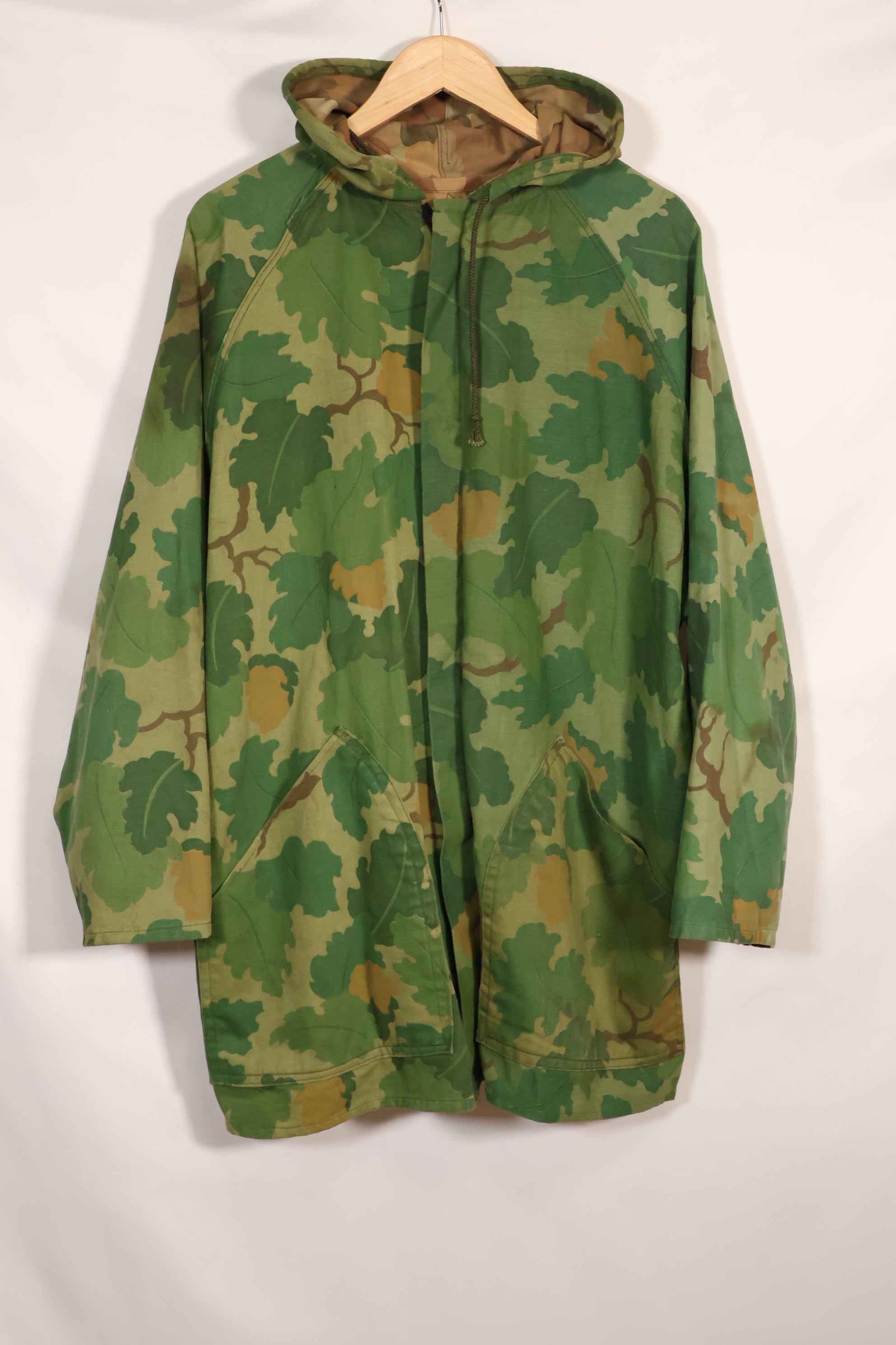 Old replica US Marine Corps Mitchell camouflage reversible hoodie, used.