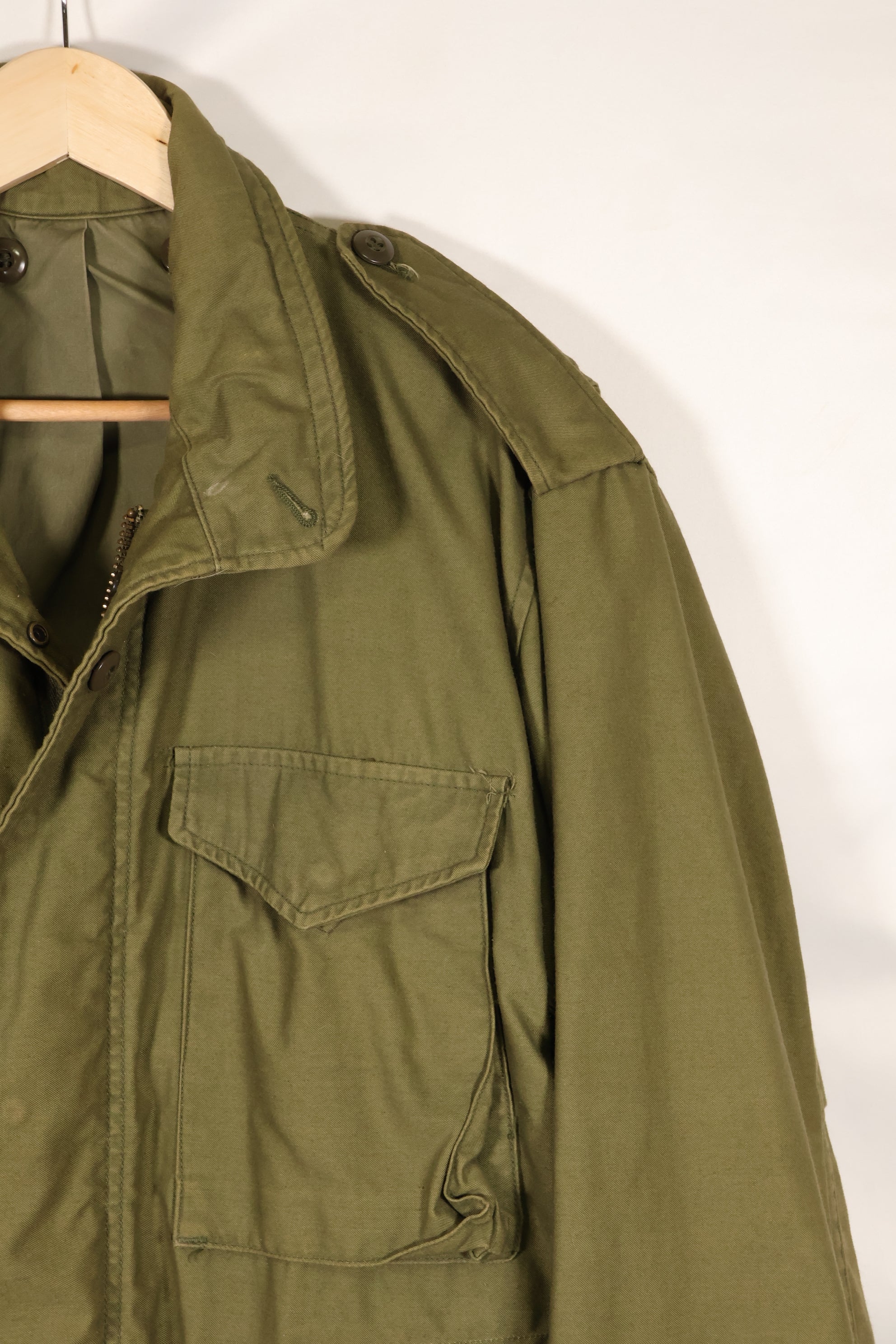 Early 1970's Estimated MEDIUM size 3rd Model M65 Field Jacket, size tag missing, used.