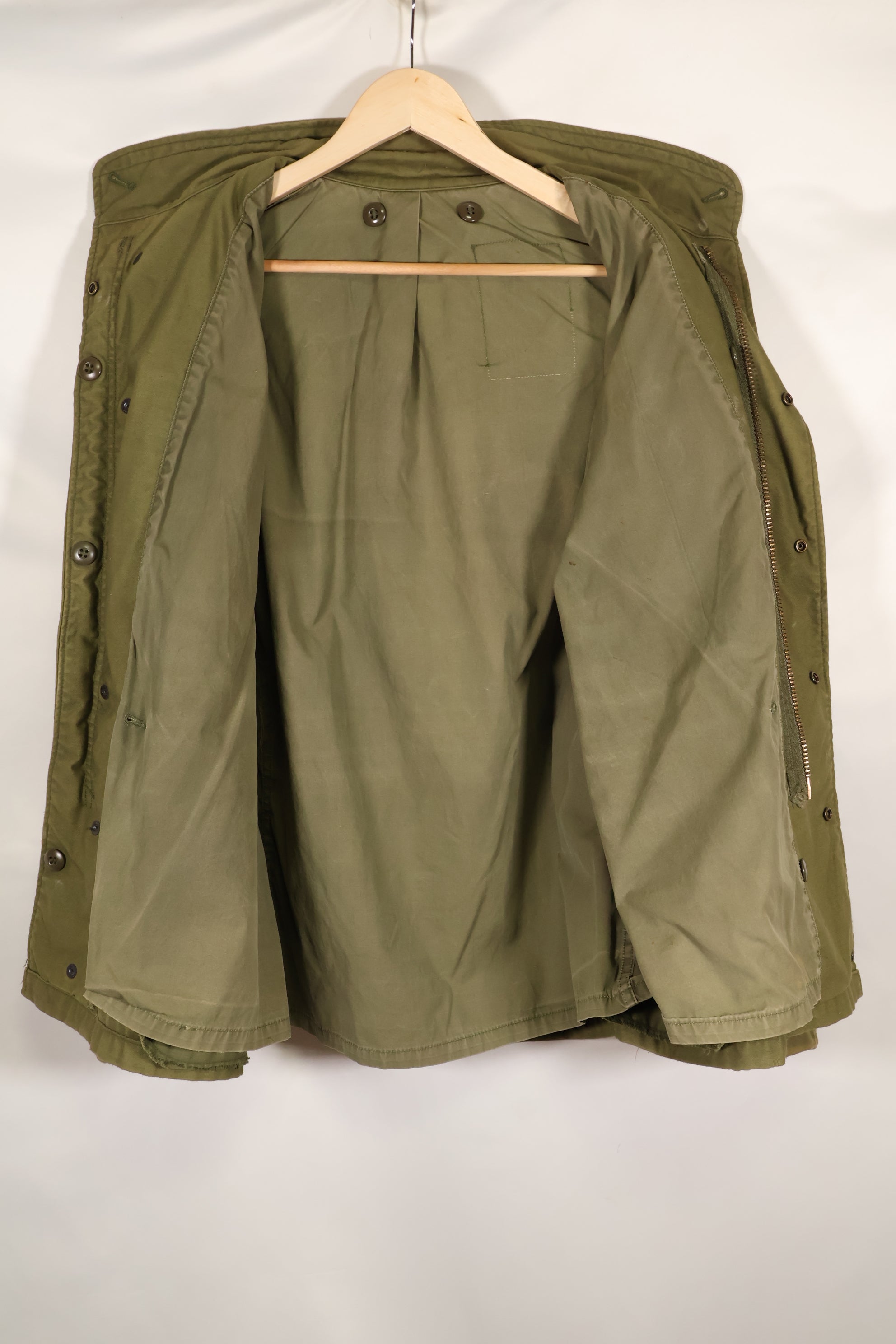 Early 1970's Estimated MEDIUM size 3rd Model M65 Field Jacket, size tag missing, used.