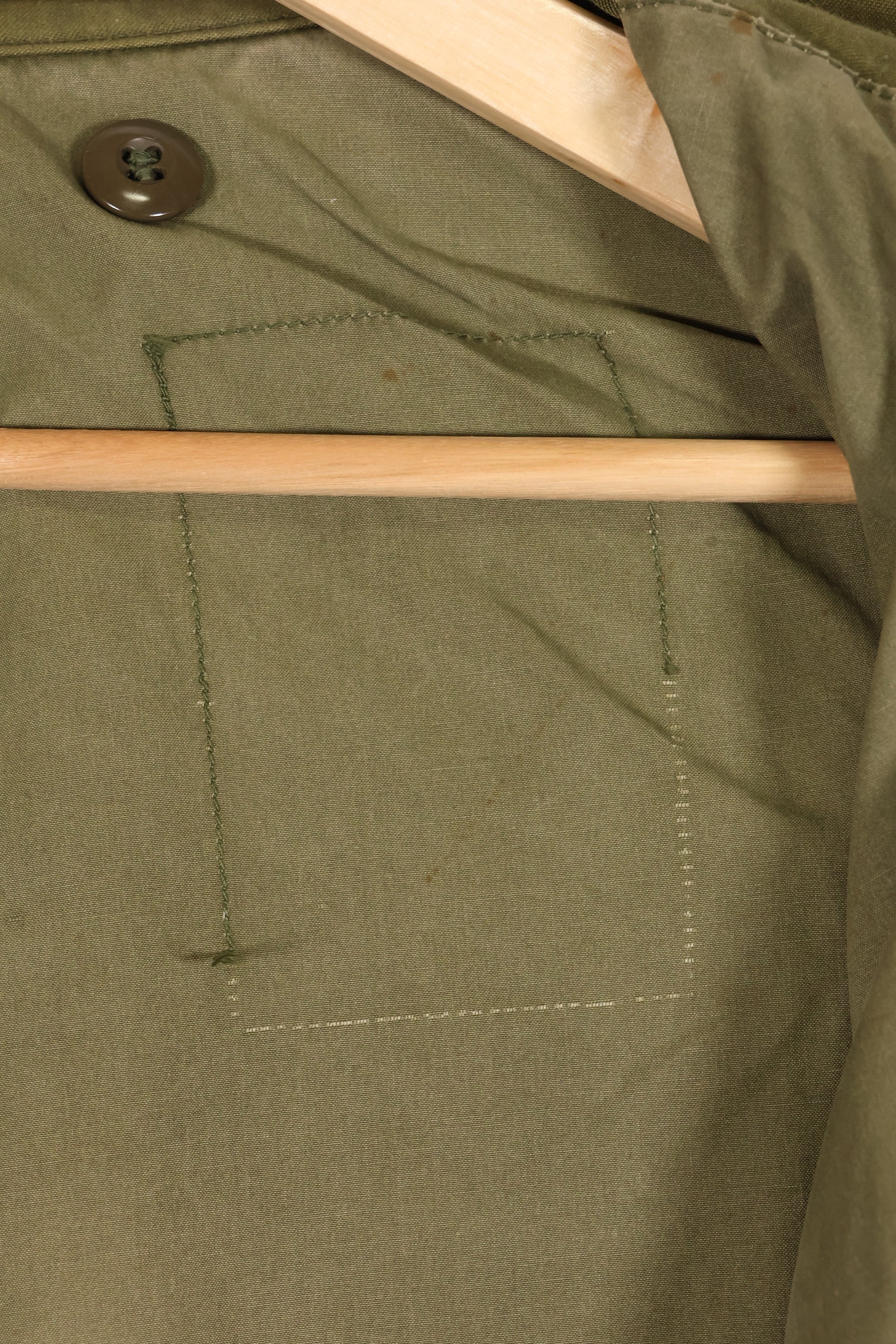 Early 1970's Estimated MEDIUM size 3rd Model M65 Field Jacket, size tag missing, used.