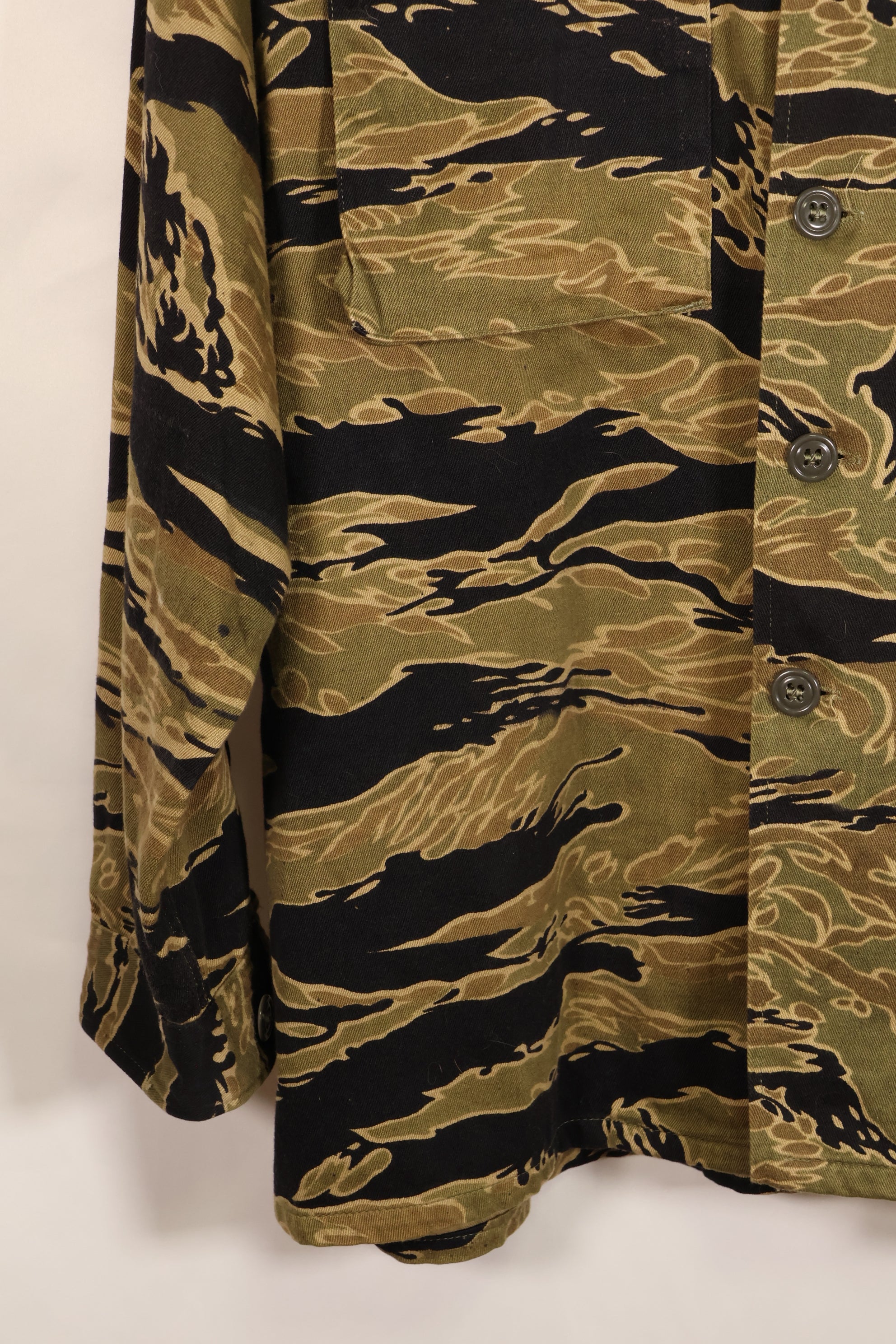 Late 1960s US-M Gold Tiger Tiger Stripe US-cut shirt, in good condition