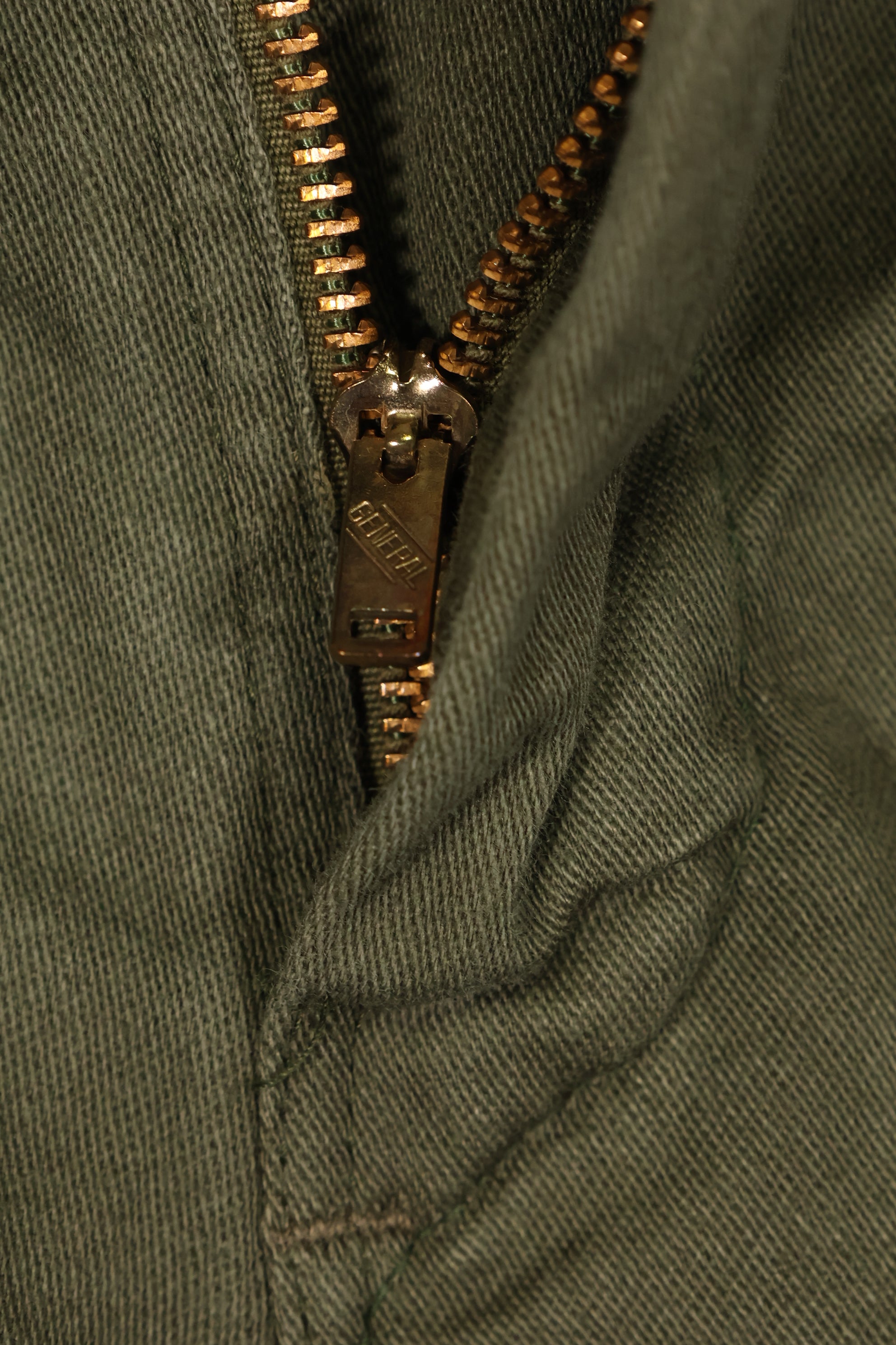 20 世纪 60-70 年代末的一批物品，推测为 PX 物品 36 x 32 OG-107 实用长裤 贝克裤，使用过。