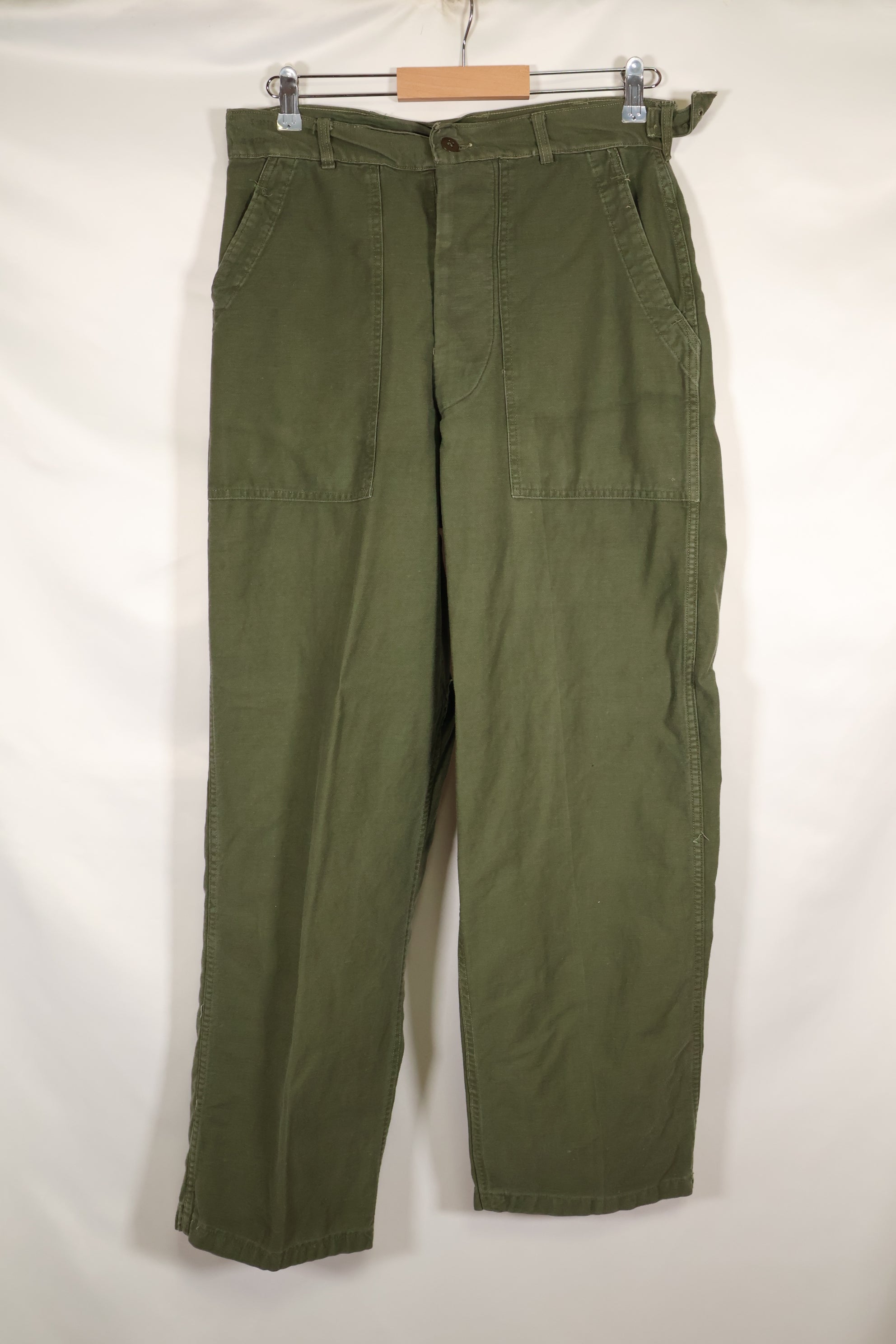 20 世纪 60 年代初，估计 34 OG-107 Utility trousers 贝克长裤，二手。