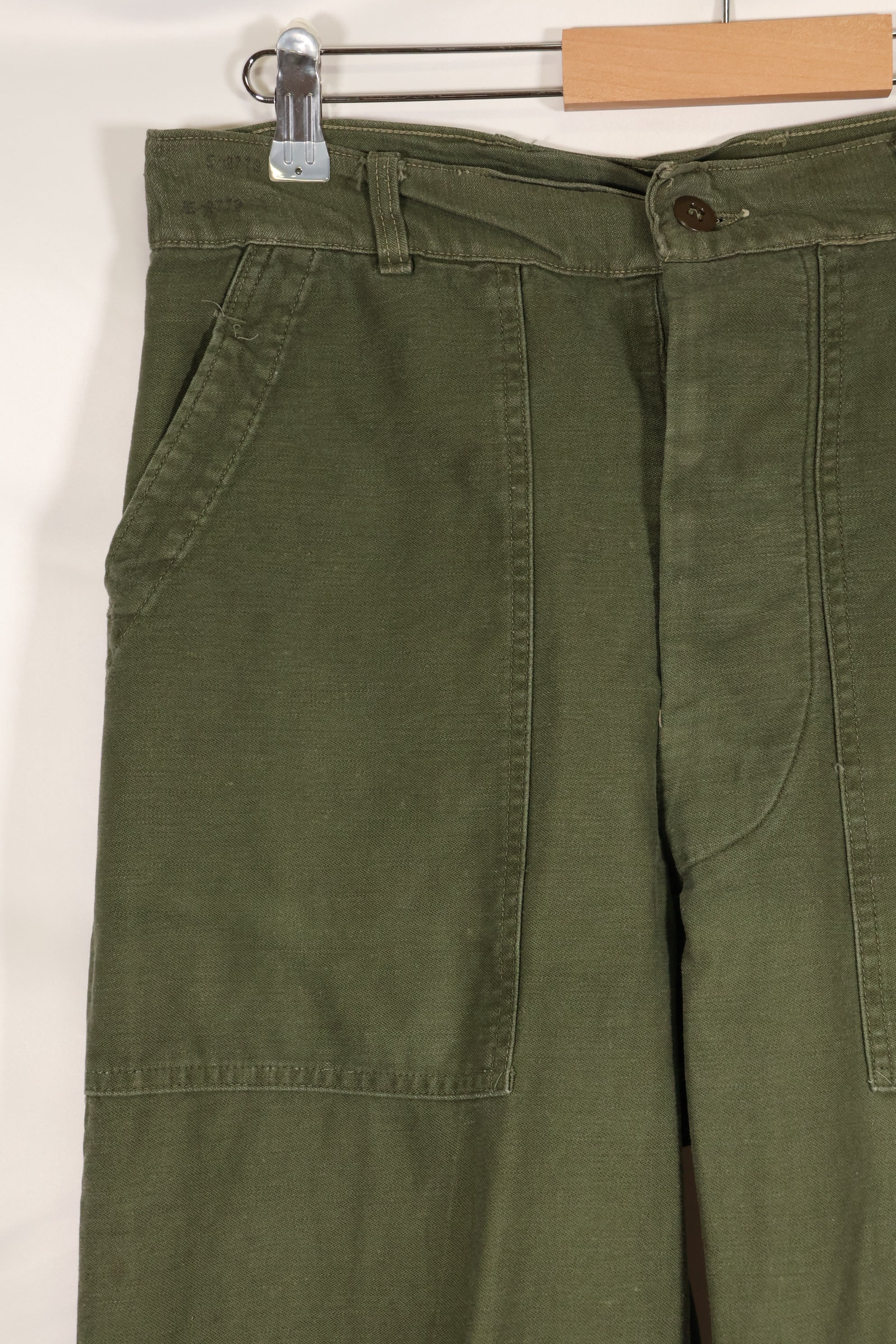 20 世纪 60 年代初，估计 34 OG-107 Utility trousers 贝克长裤，二手。