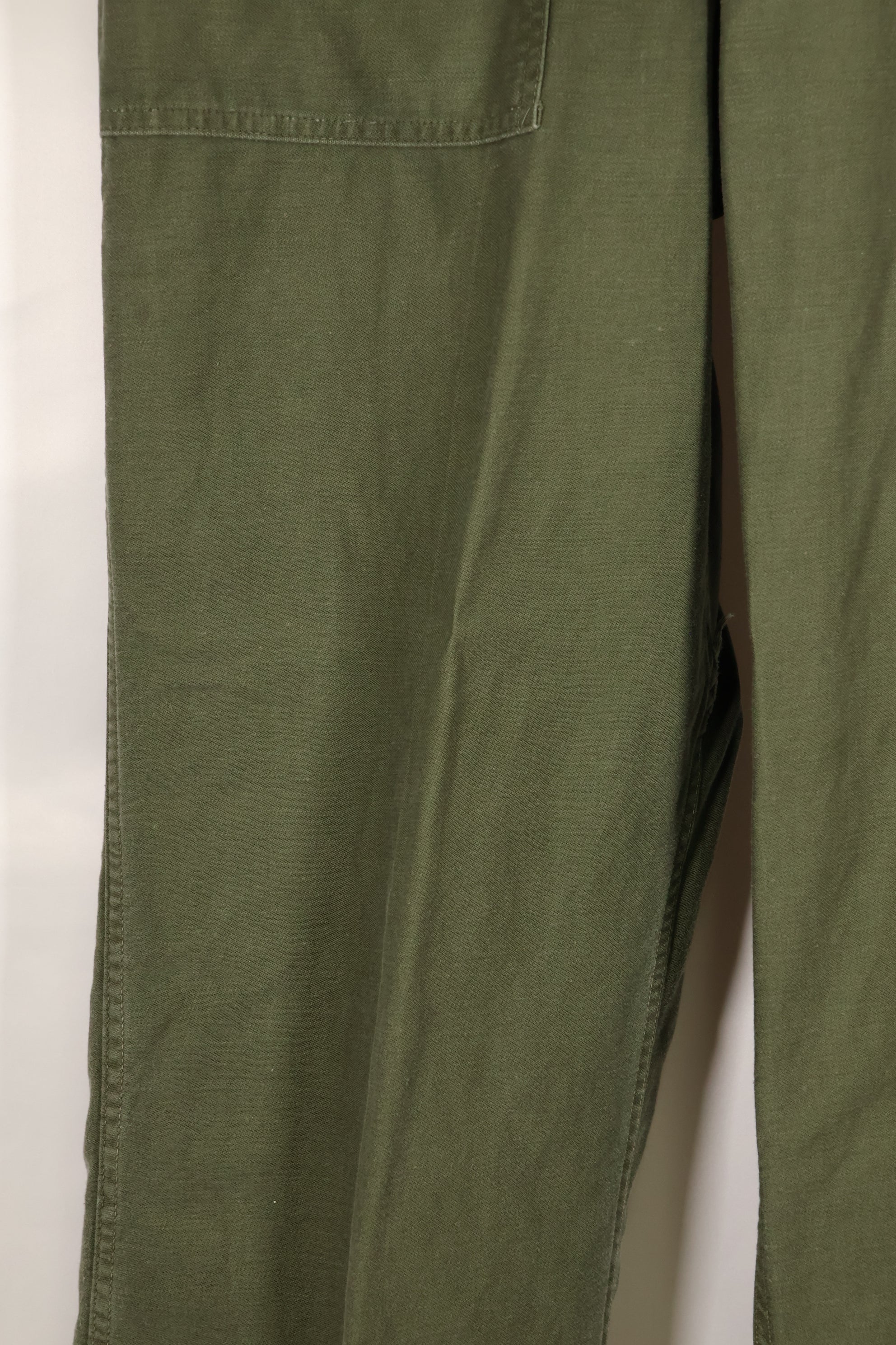 20 世纪 60 年代初，估计 34 OG-107 Utility trousers 贝克长裤，二手。
