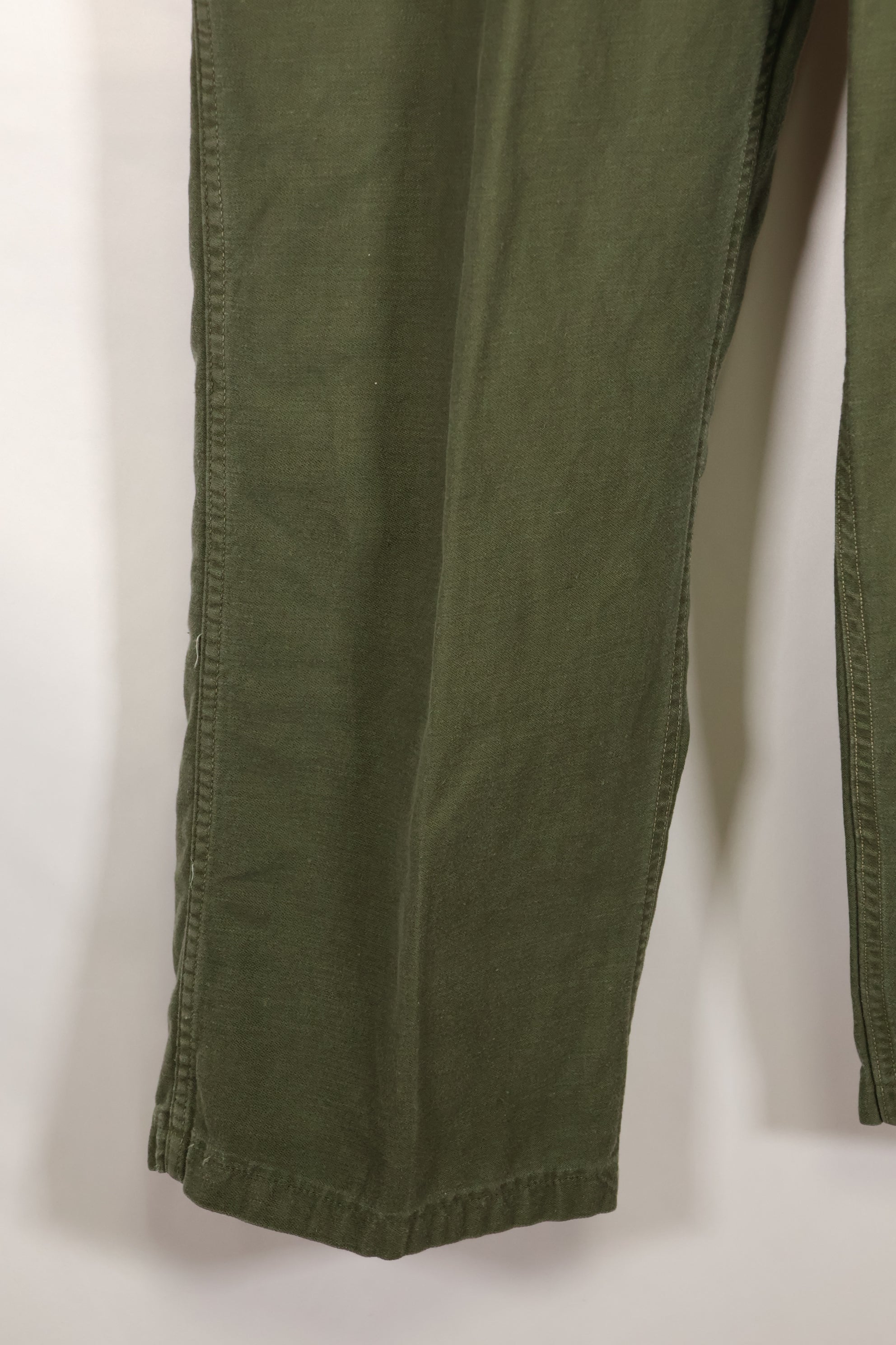 20 世纪 60 年代初，估计 34 OG-107 Utility trousers 贝克长裤，二手。