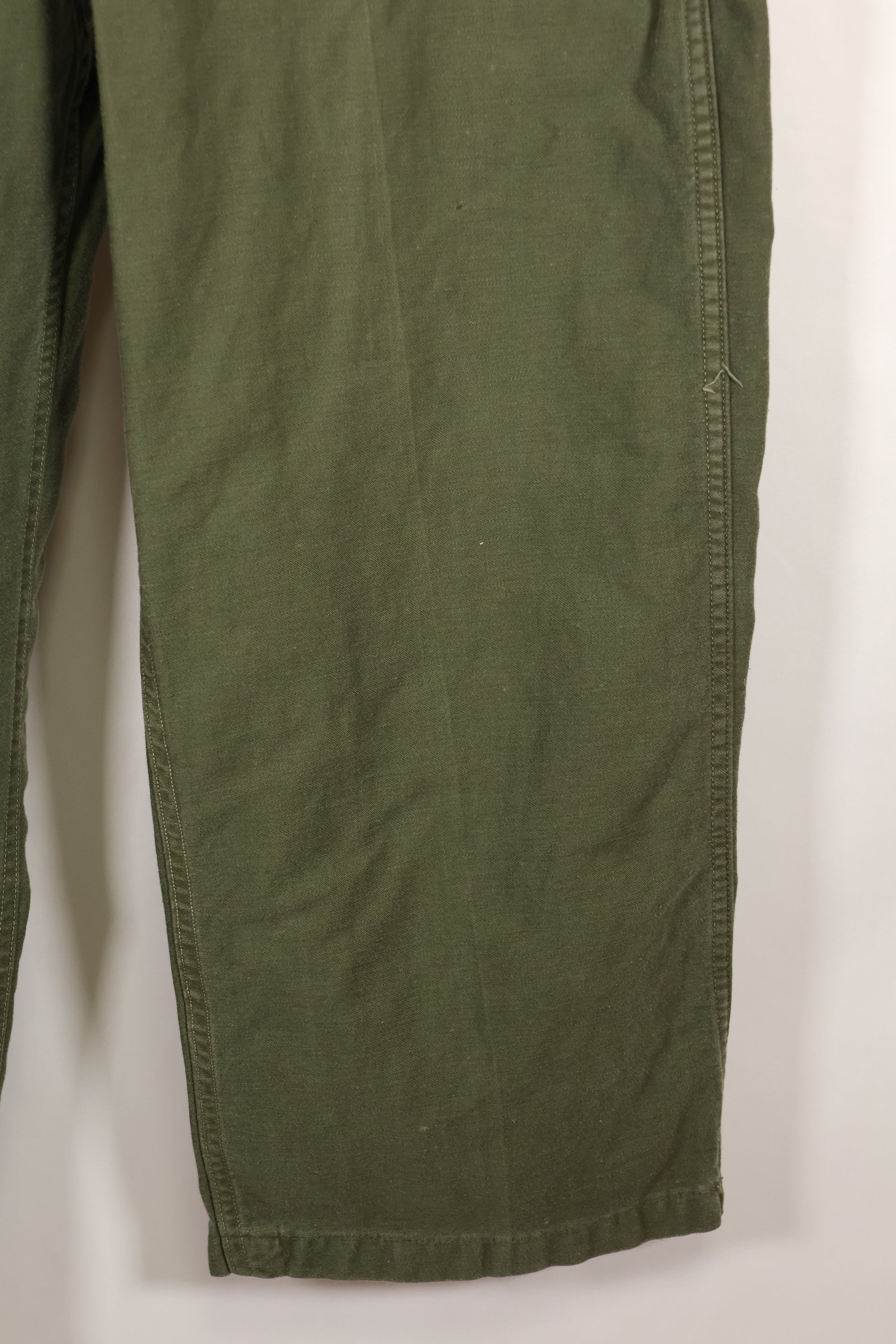 20 世纪 60 年代初，估计 34 OG-107 Utility trousers 贝克长裤，二手。
