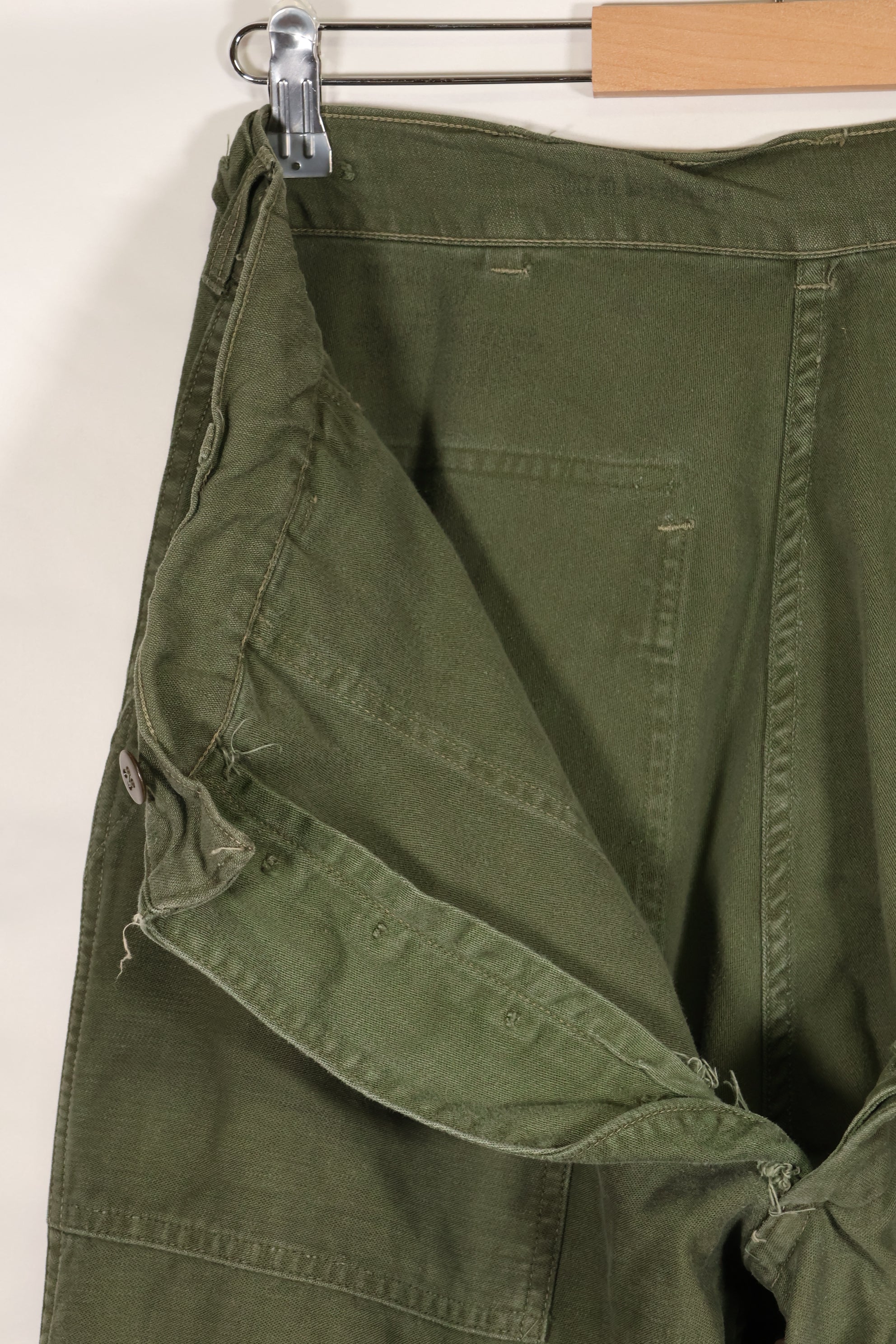 20 世纪 60 年代初，估计 34 OG-107 Utility trousers 贝克长裤，二手。