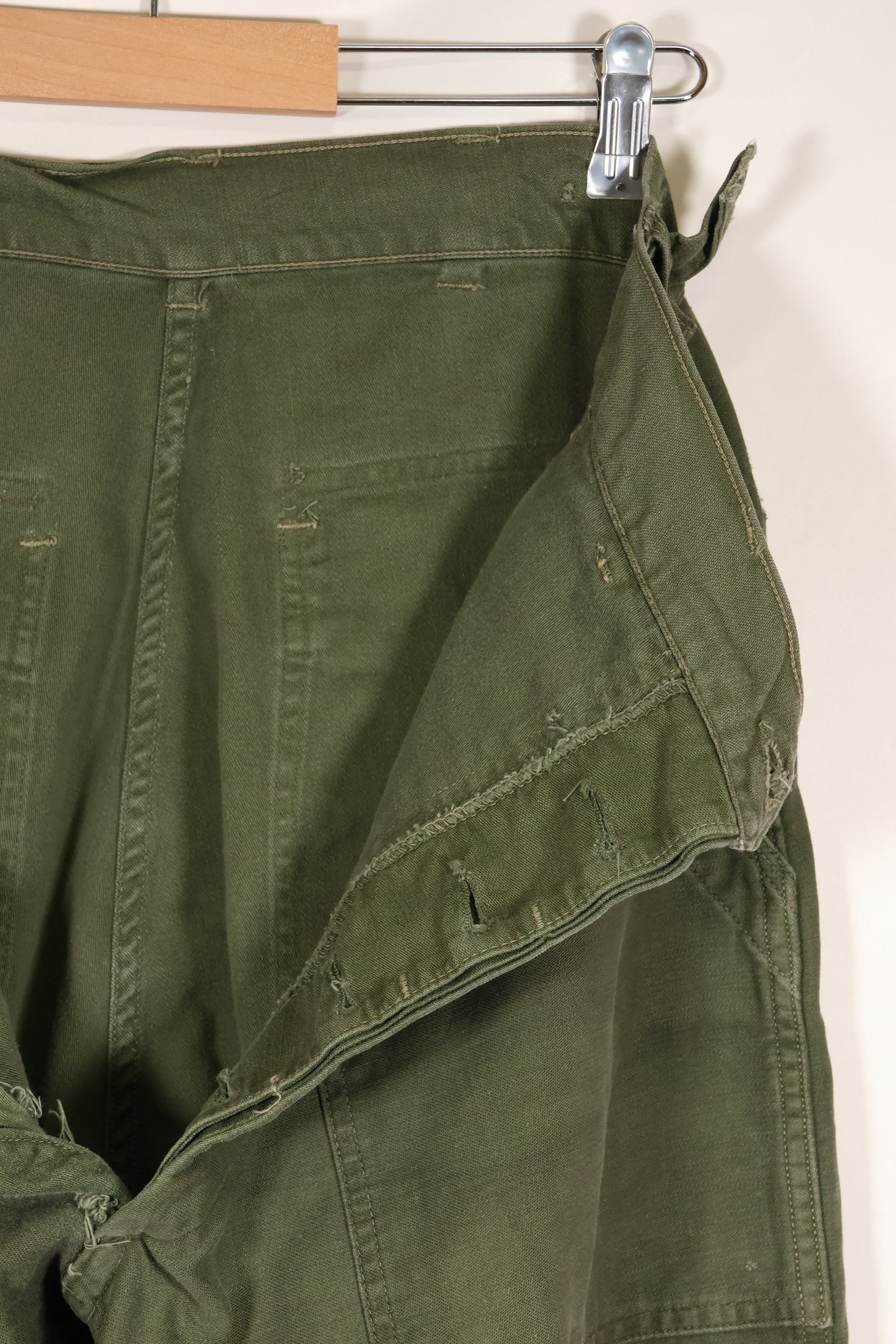 20 世纪 60 年代初，估计 34 OG-107 Utility trousers 贝克长裤，二手。