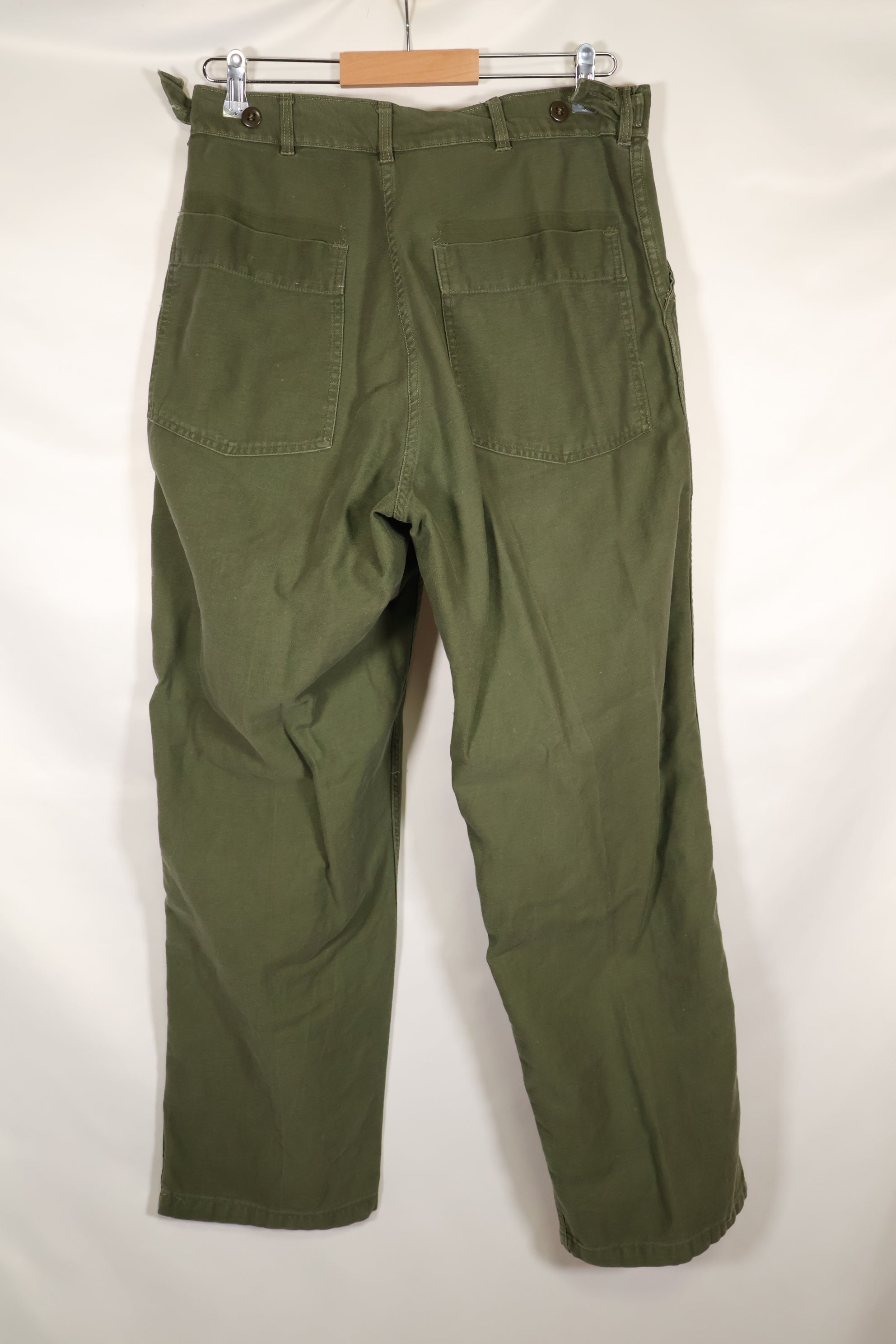20 世纪 60 年代初，估计 34 OG-107 Utility trousers 贝克长裤，二手。