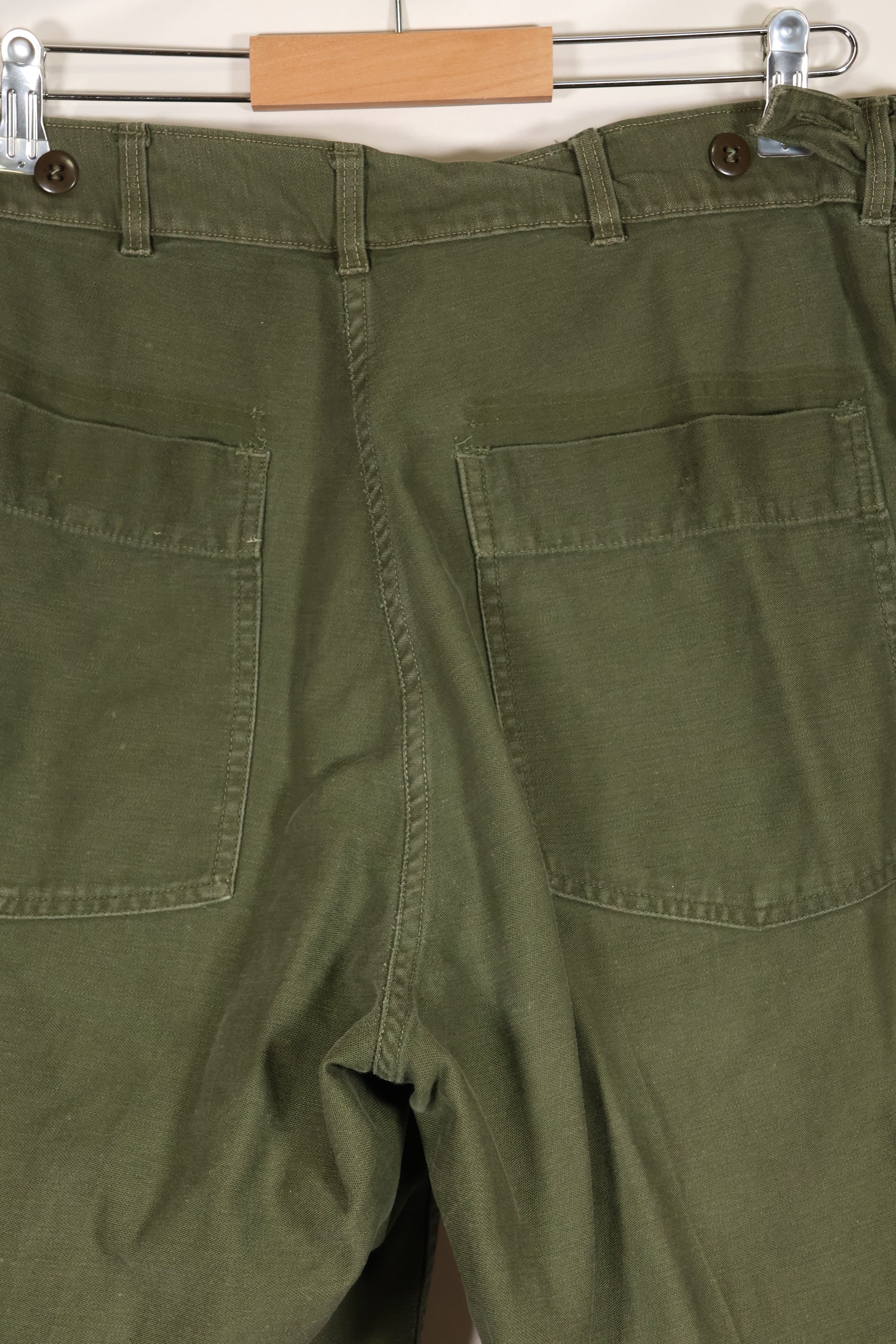 20 世纪 60 年代初，估计 34 OG-107 Utility trousers 贝克长裤，二手。