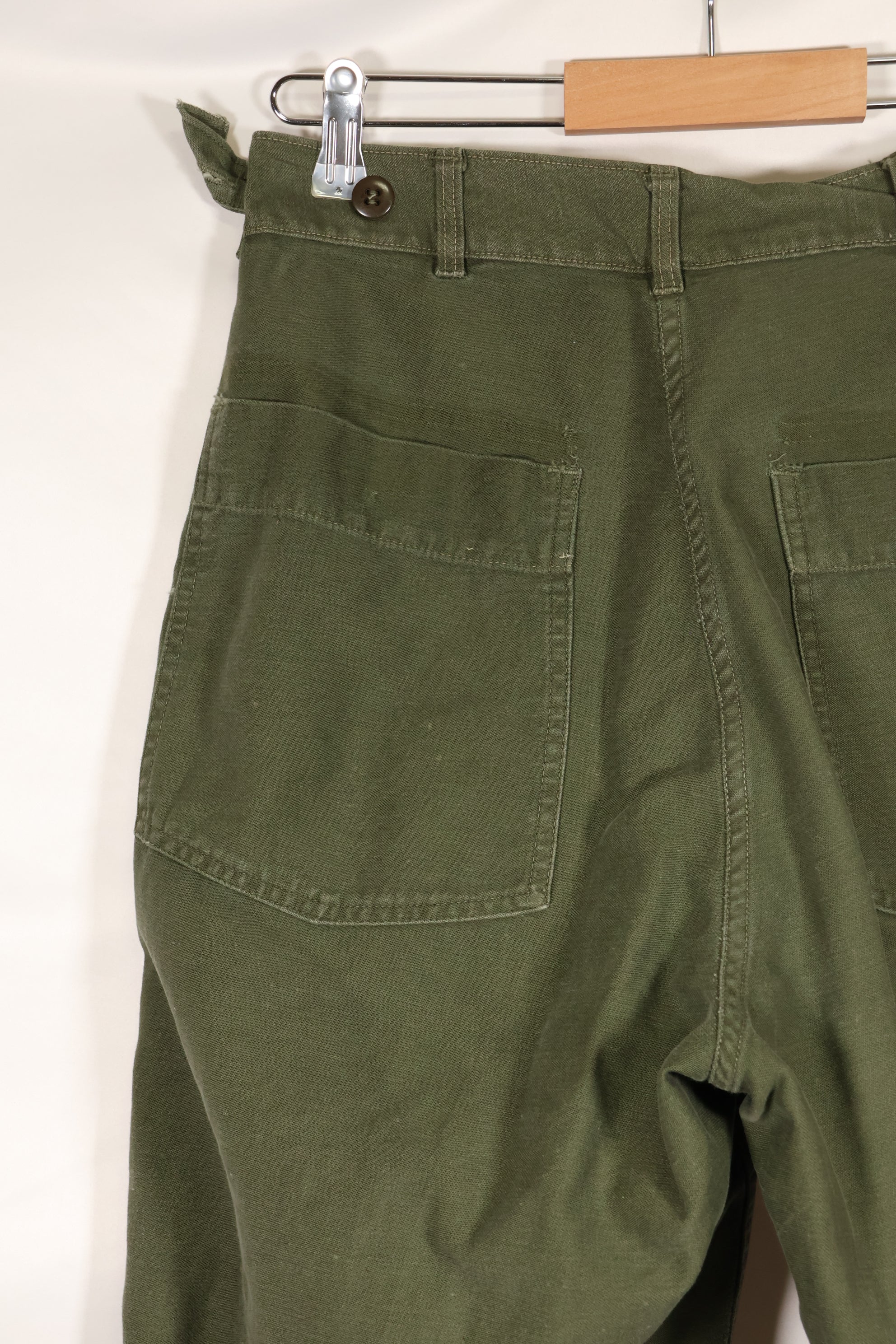 20 世纪 60 年代初，估计 34 OG-107 Utility trousers 贝克长裤，二手。