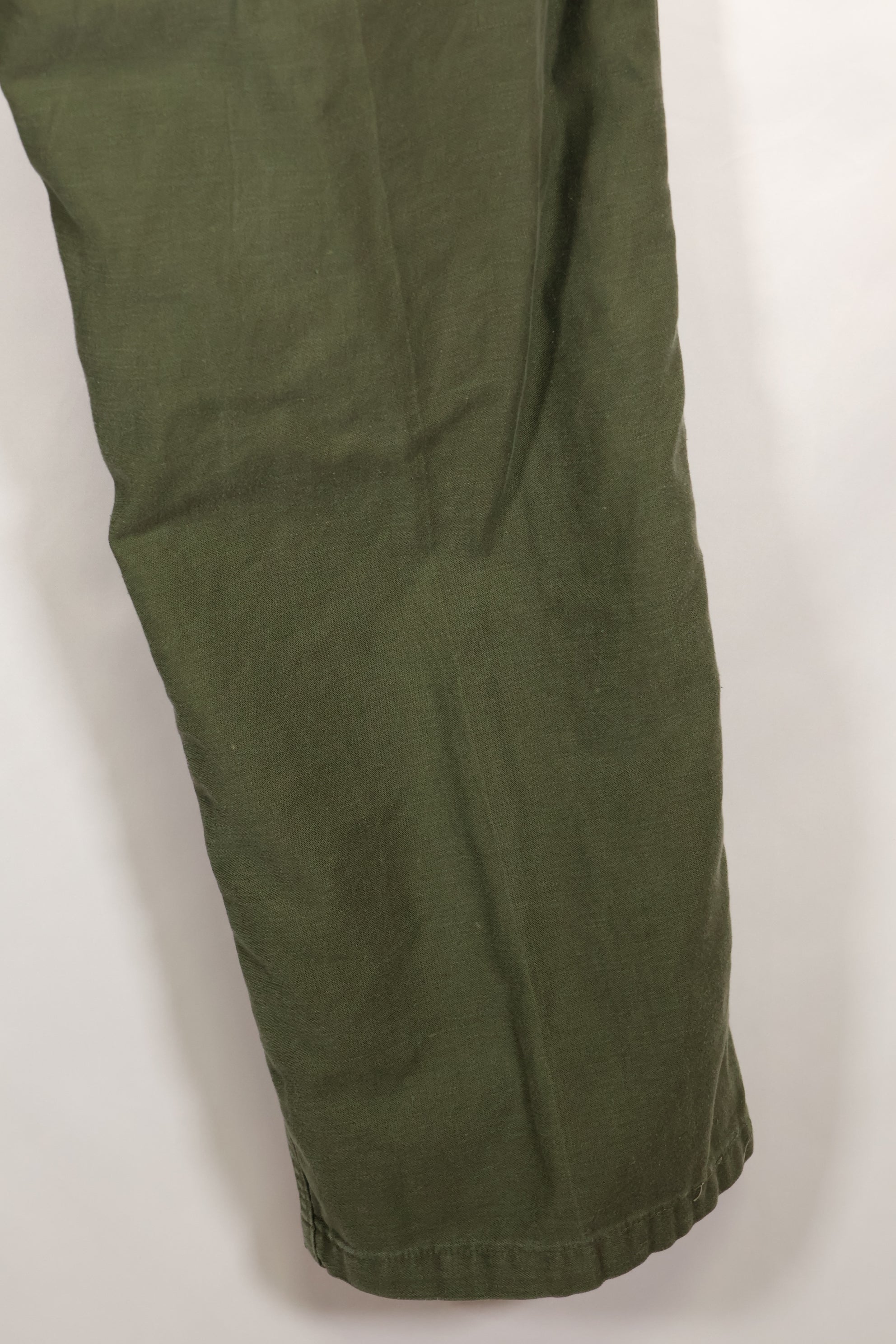 20 世纪 60 年代初，估计 34 OG-107 Utility trousers 贝克长裤，二手。