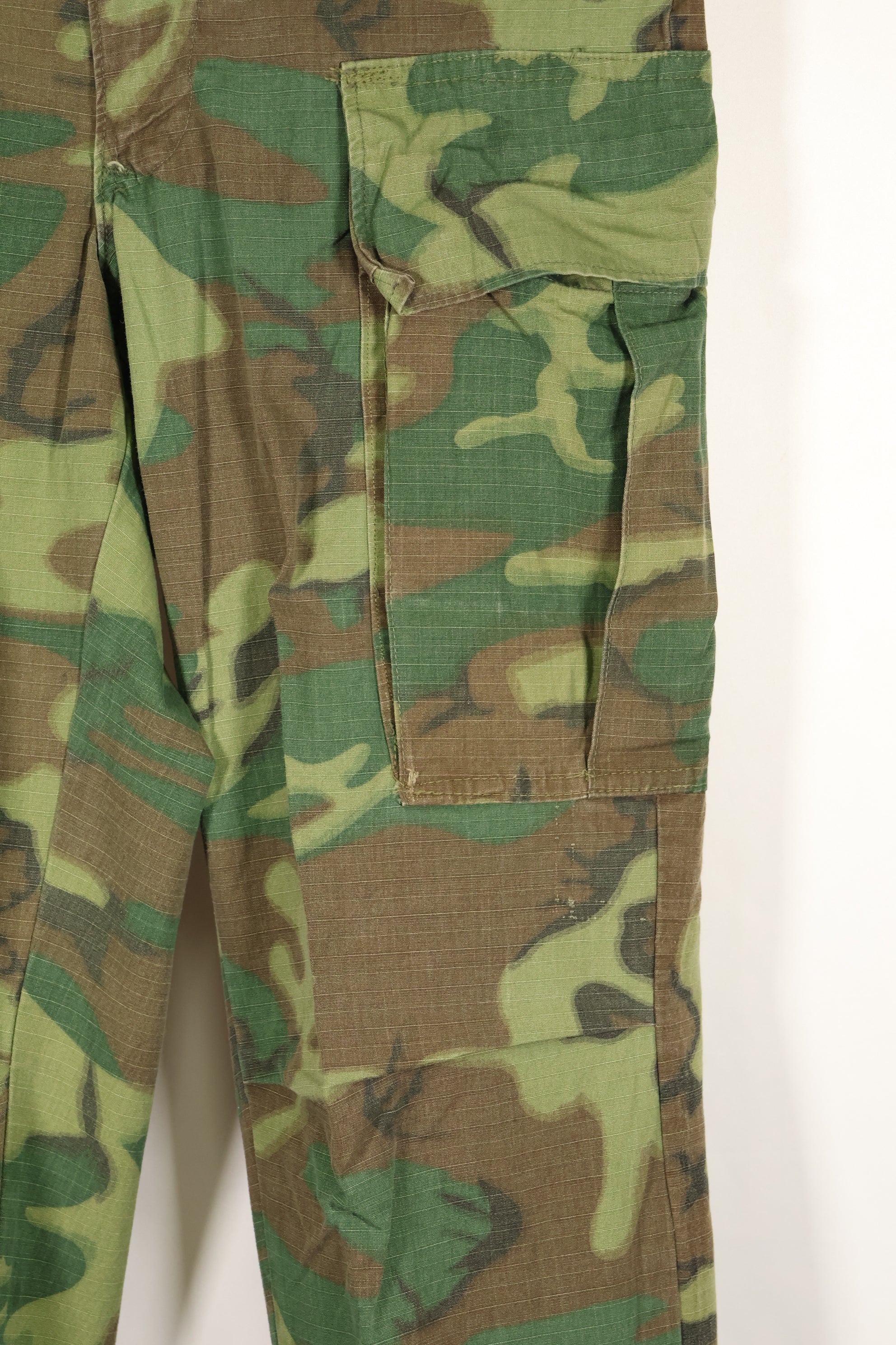 1968 年合同，尺码标签丢失，防撕裂，ERDL 迷彩，疲劳长裤，二手。