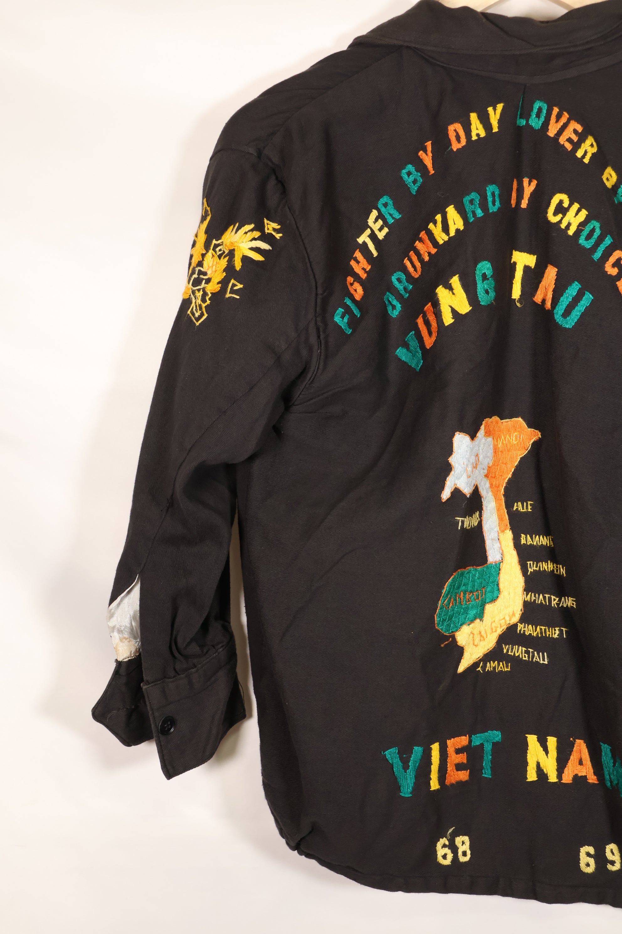 1968-1969 Vietnam War Tour Jacket Viet Jean, good condition, used.