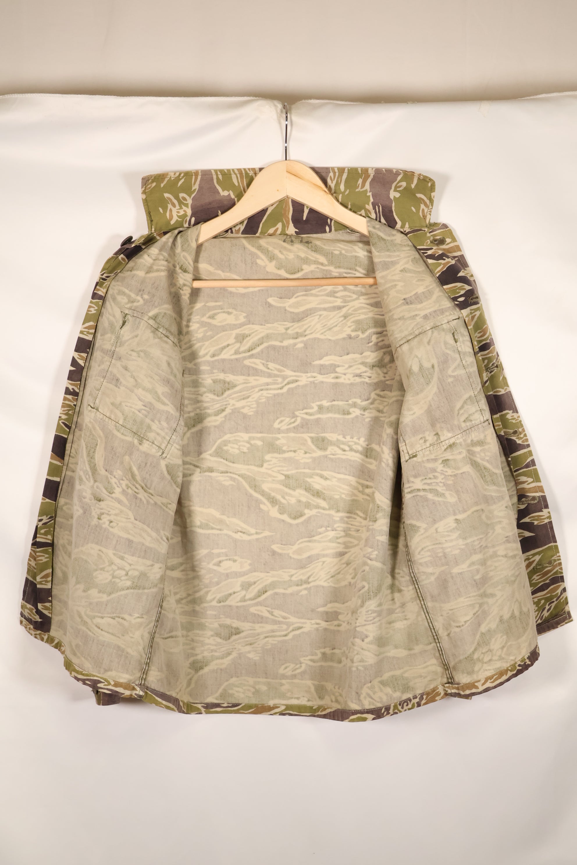 真正的战争后期虎纹衬衫，厚重布料，褪色，二手货。