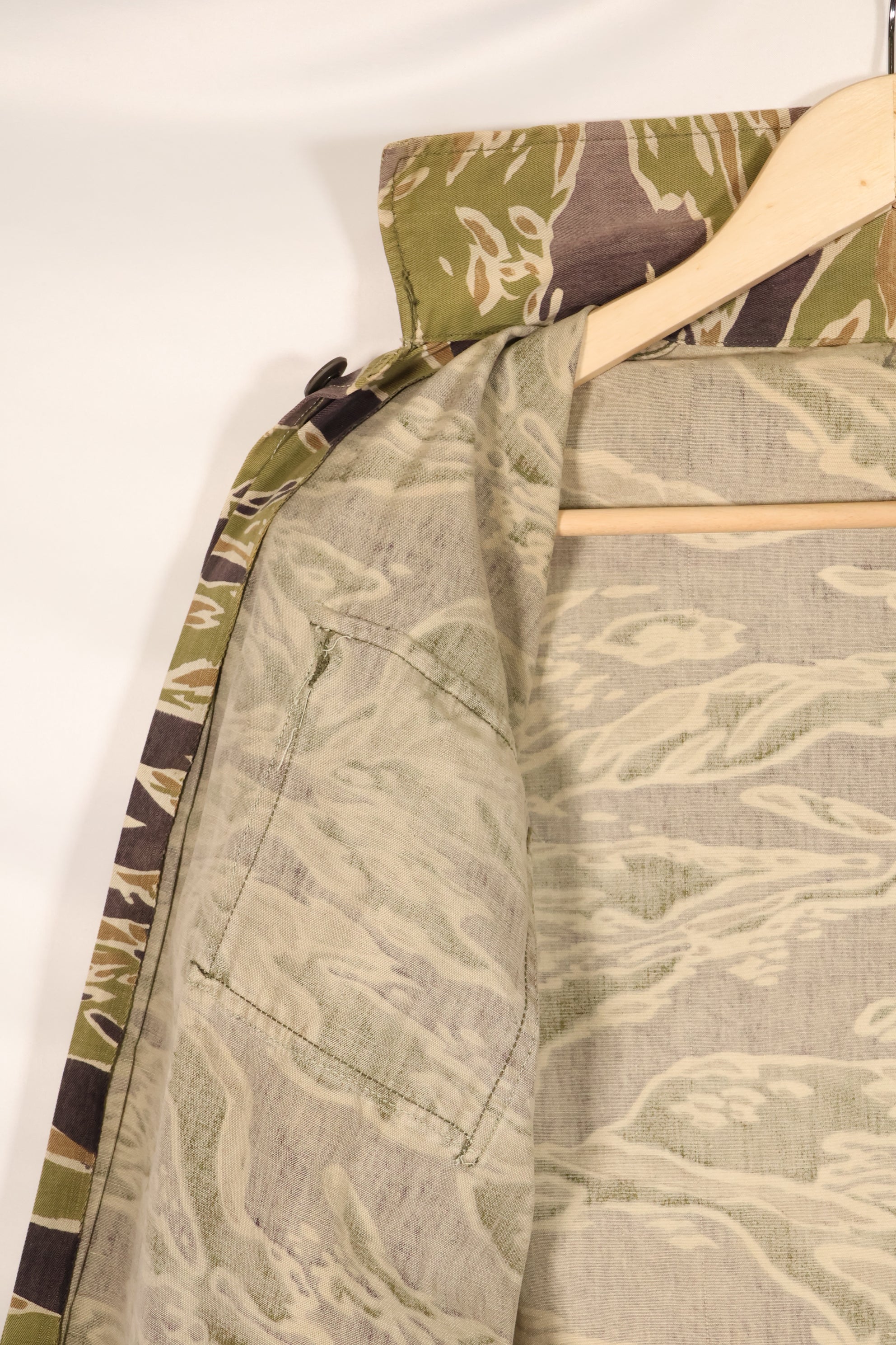 真正的战争后期虎纹衬衫，厚重布料，褪色，二手货。